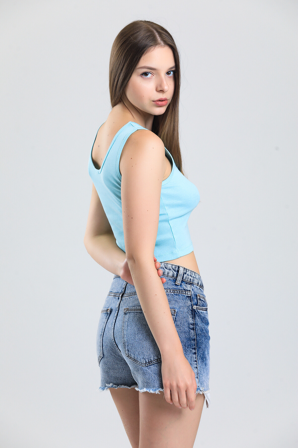 Askılı Nakış Detaylı Crop Bluz