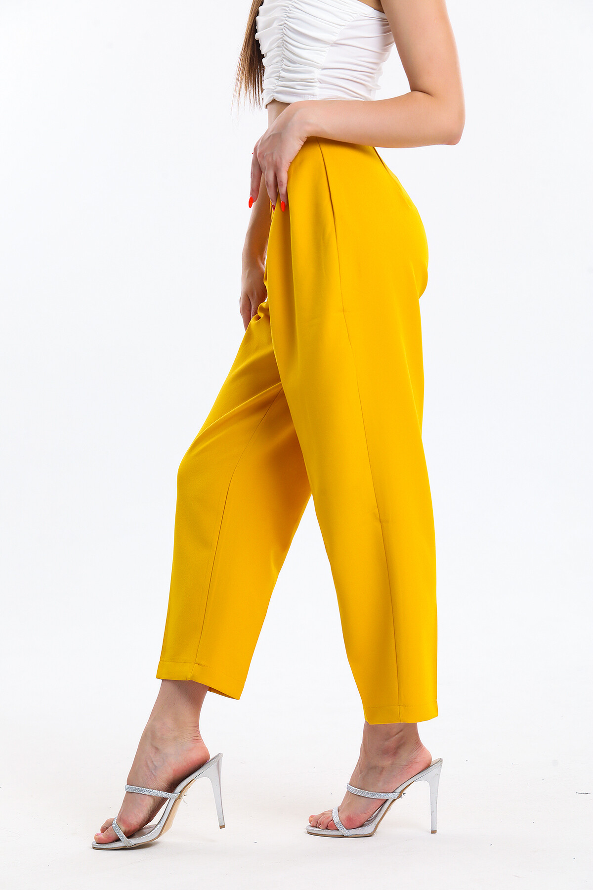 Beli Düğmeli Pensli Havuç Pantolon