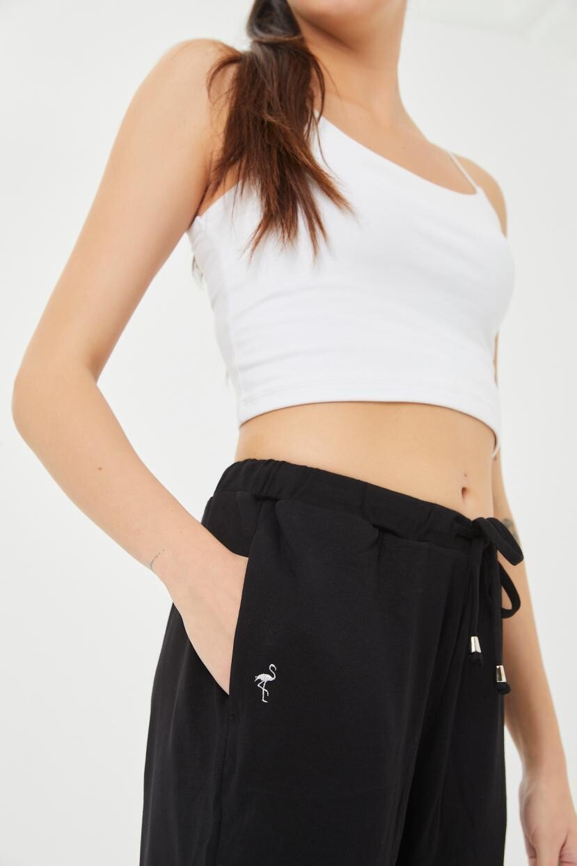 Beli Lastikli Bağcıklı Nakış Detaylı Cepli Alt Eşofman