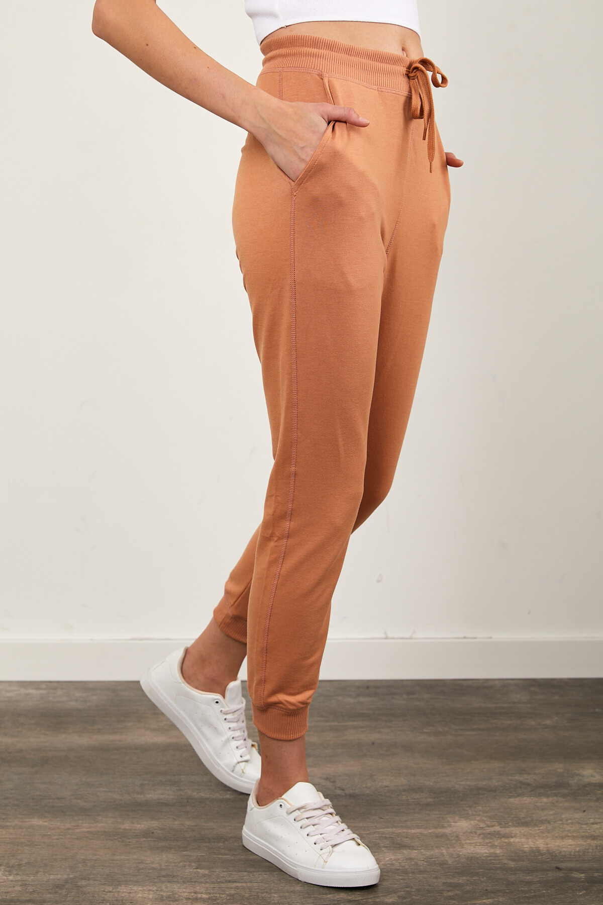 Beli ve Paçaları Lastikli Cepli Karyokalı Alt Eşofman