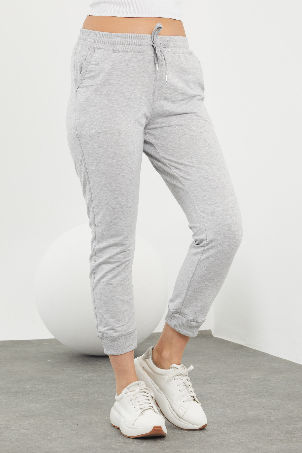 Beli ve Paçaları Lastikli Cepli Karyokalı Alt Eşofman