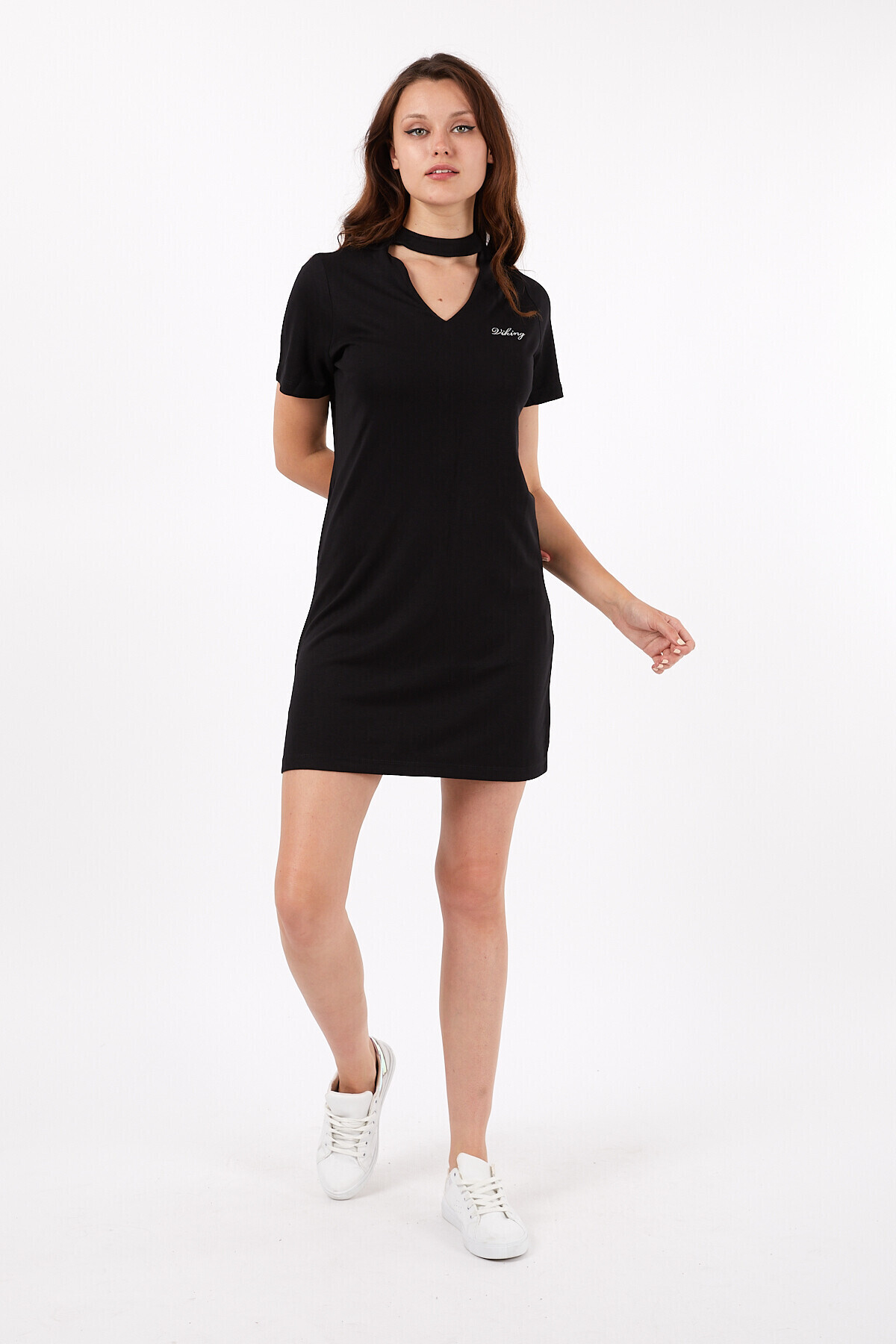 Bisiklet Yaka Dekolteli Sırtı Fermuarlı Nakış Detaylı Yarım Kol Kısa Elbise