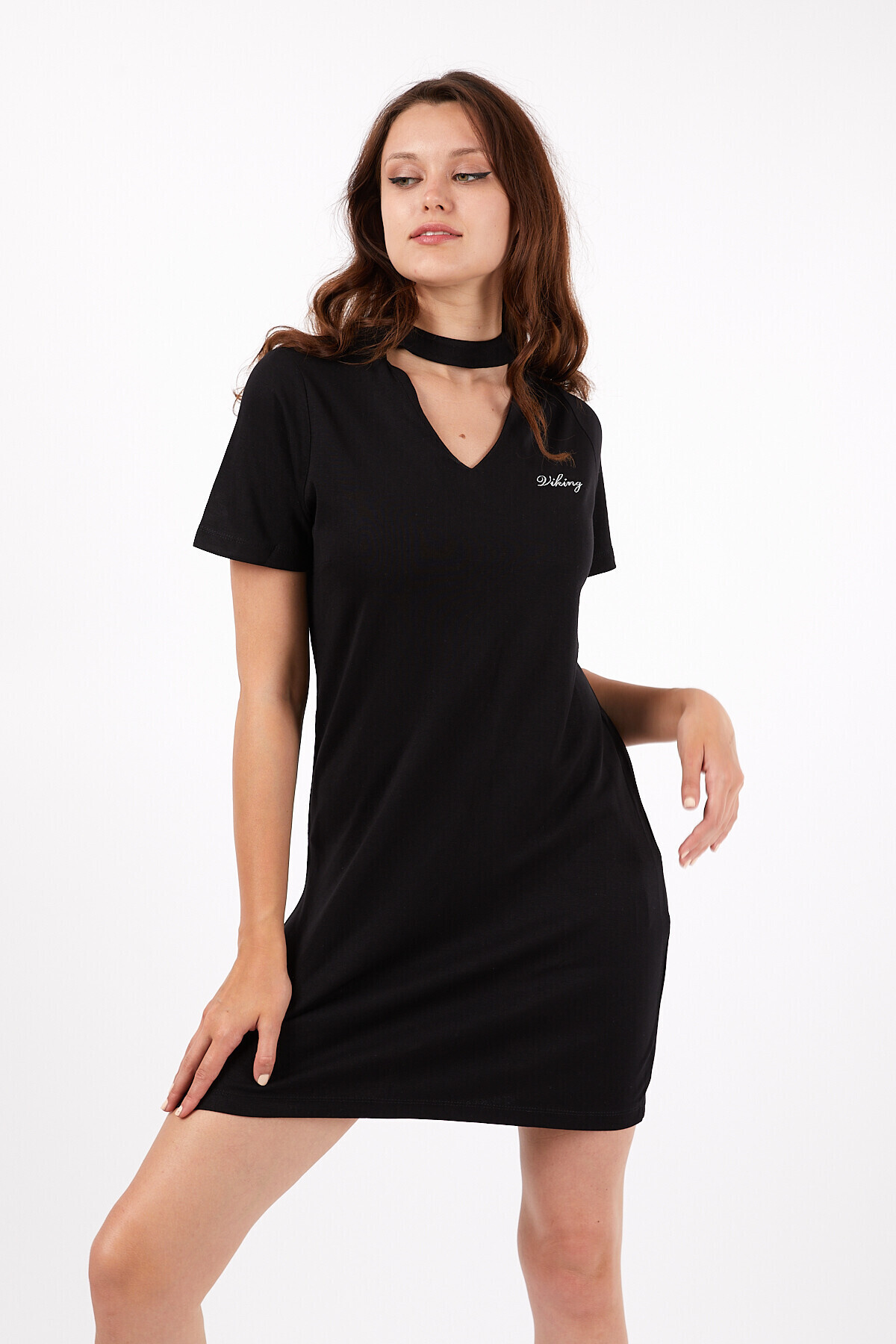 Bisiklet Yaka Dekolteli Sırtı Fermuarlı Nakış Detaylı Yarım Kol Kısa Elbise