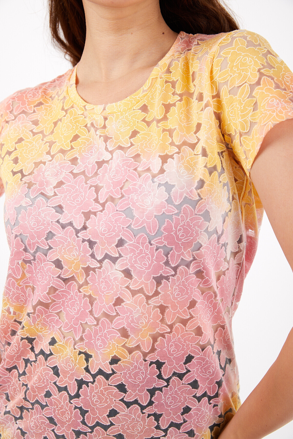 Bisiklet Yaka İki Renkli Papatya Desenli Tshirt