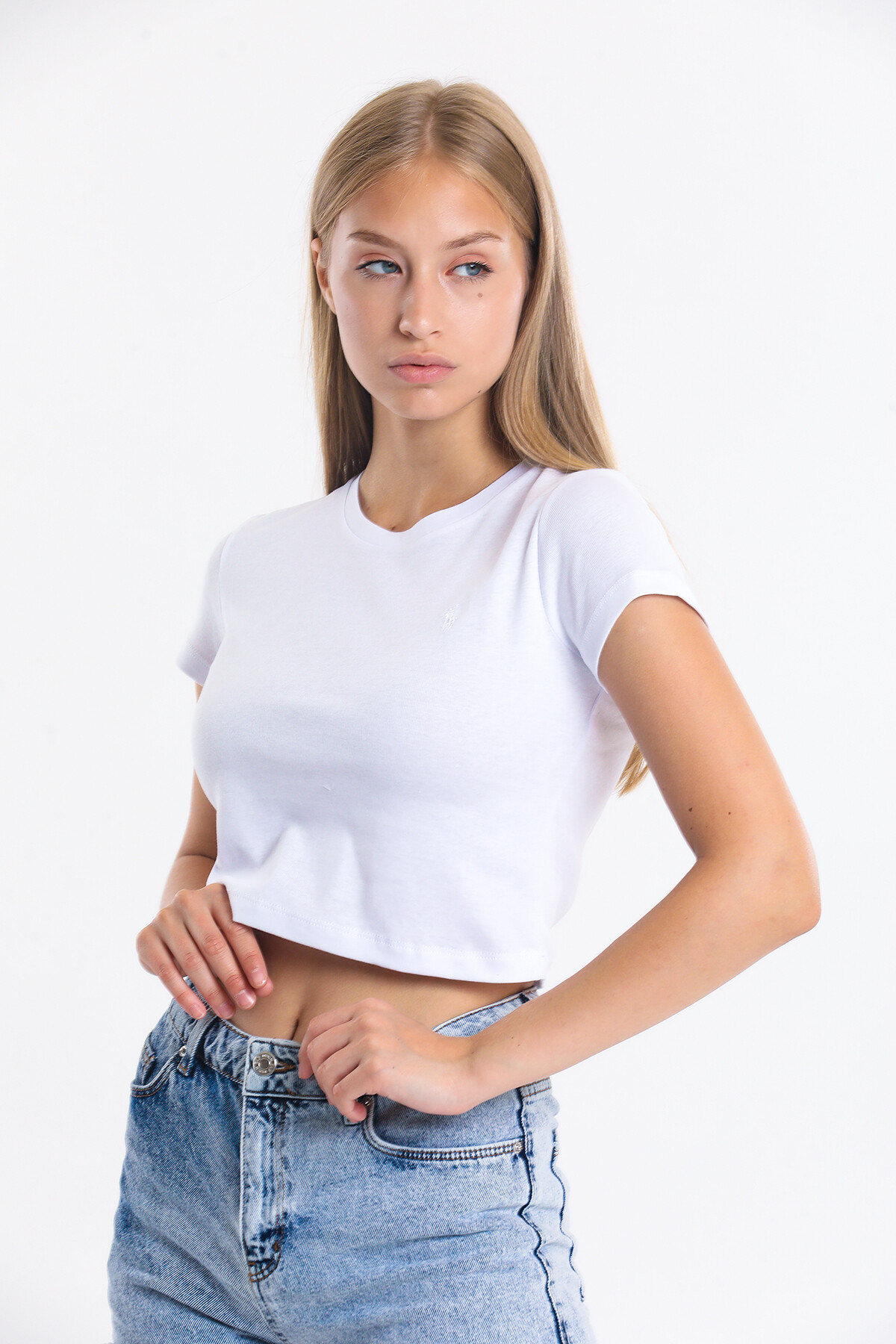 Bisiklet Yaka Nakış Detaylı Crop Bluz