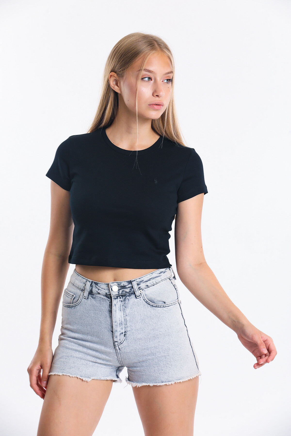 Bisiklet Yaka Nakış Detaylı Crop Bluz