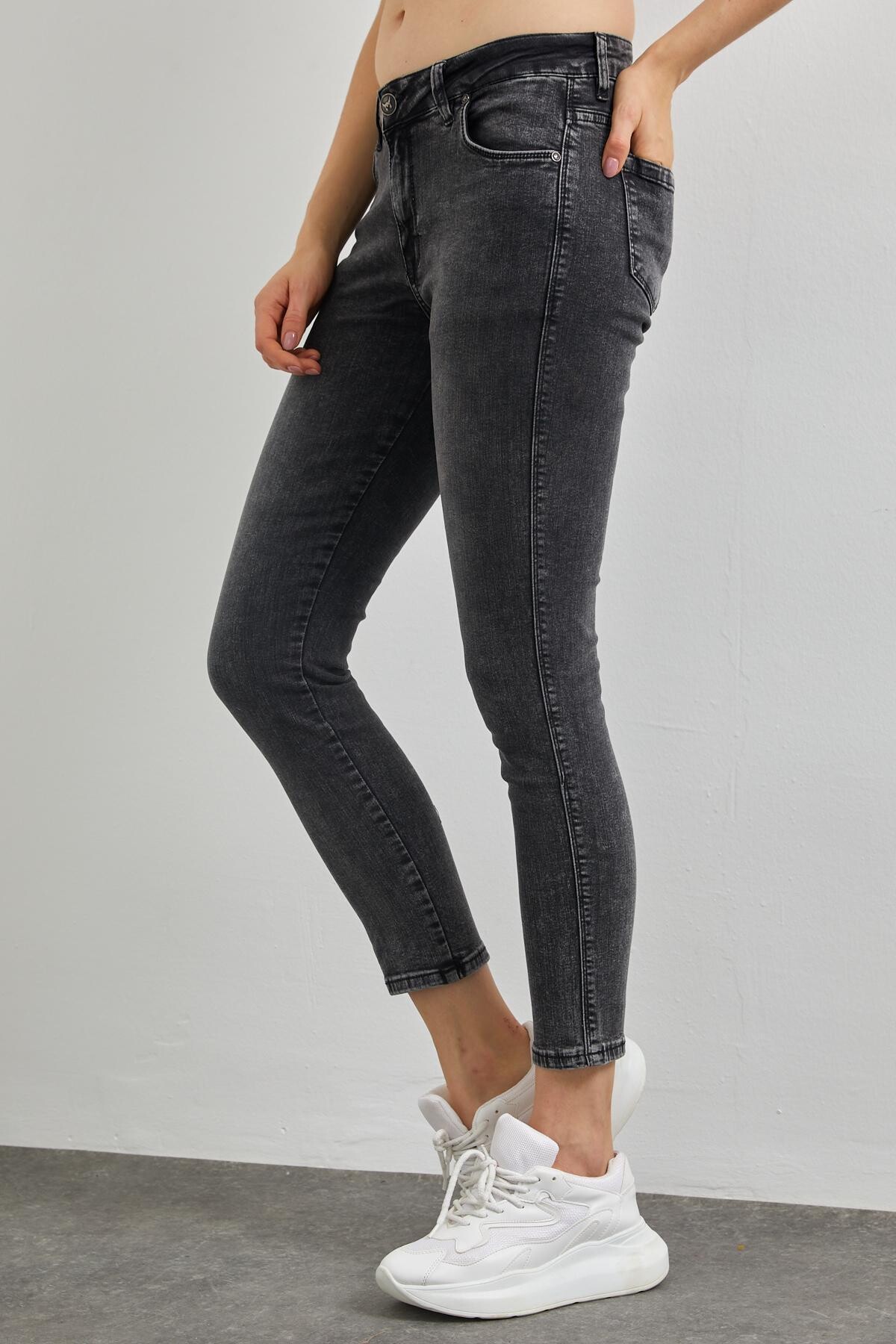 Dar Paça Yüksekbel Kot Pantolon