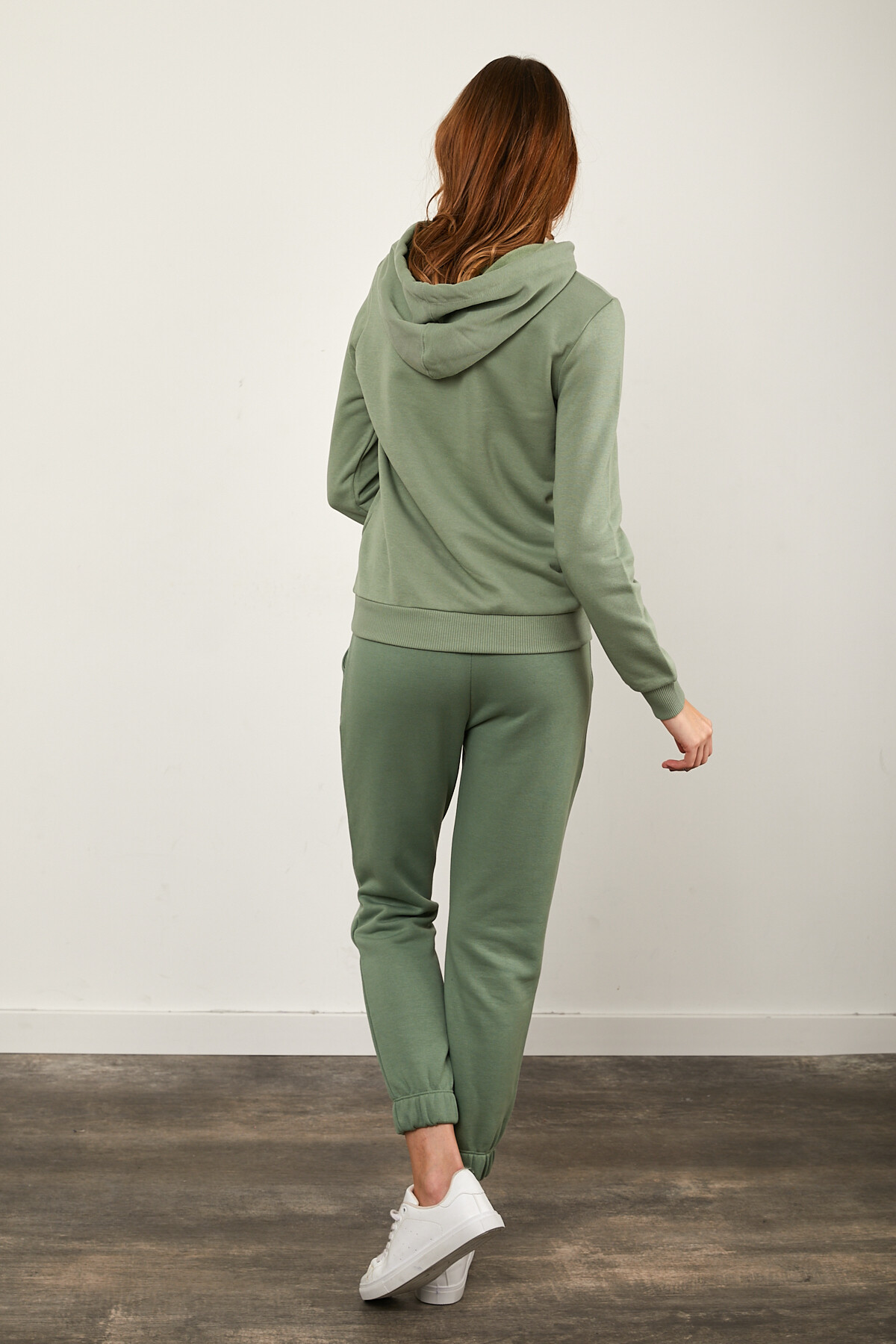 Kanguru Cepli Paçası Lastikli Kolları ve Eteği Ribanalı Eşofman Takım