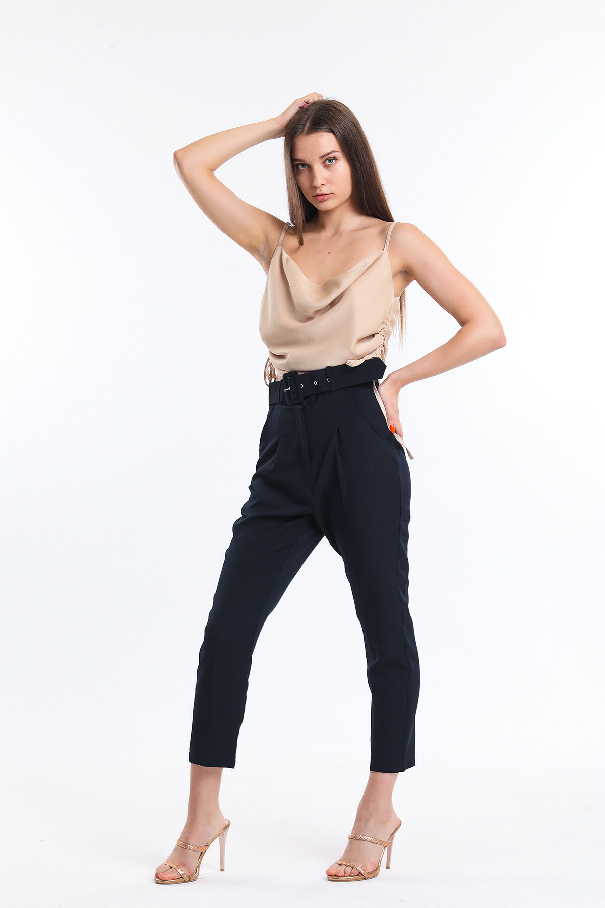 Kemerli Bilek Boy Kumaş Pantolon