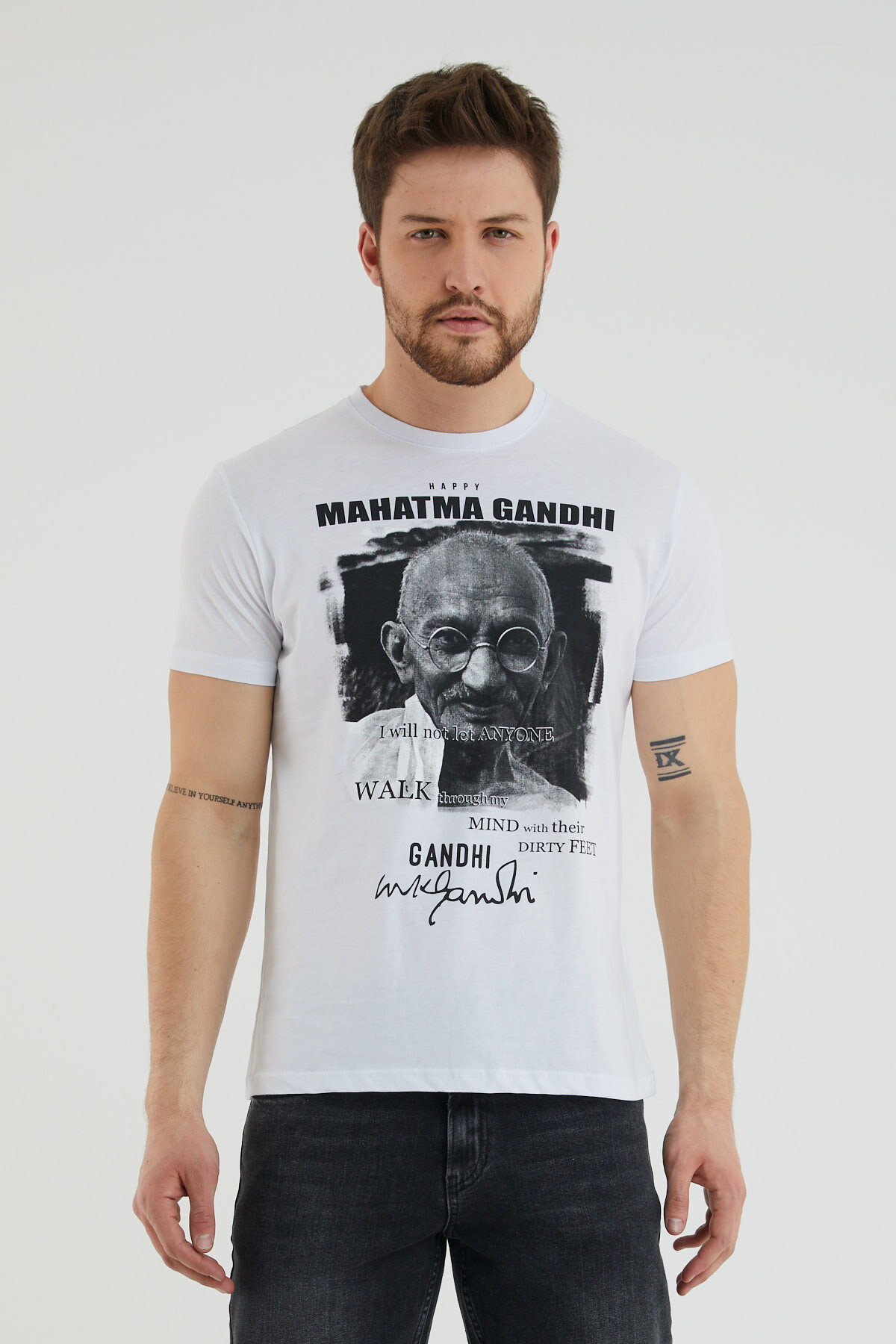 Mahatma Gandhi Yazı Baskılı Bisiklet Yaka Slim Fit Tshirt
