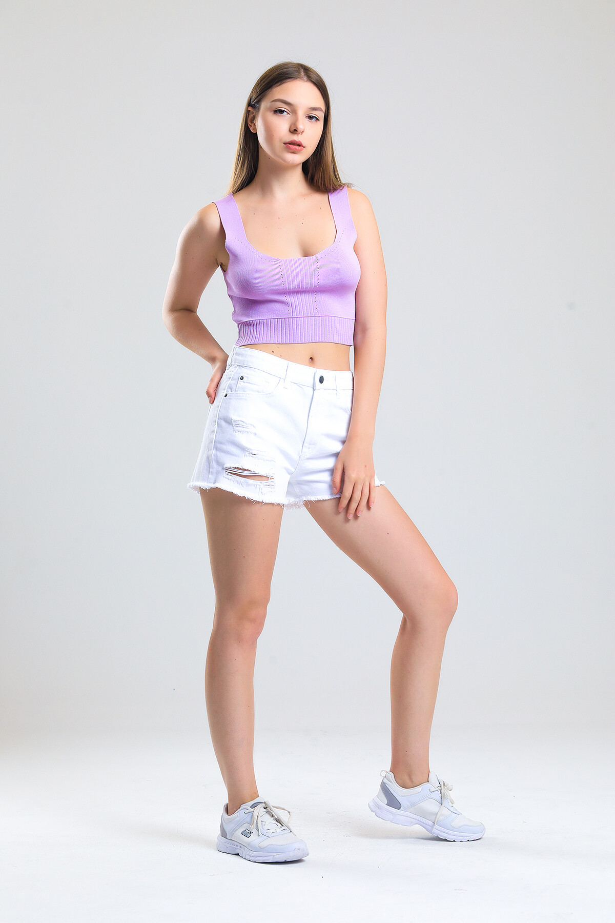 Paçaları Püsküllü Sökük Kot Şort