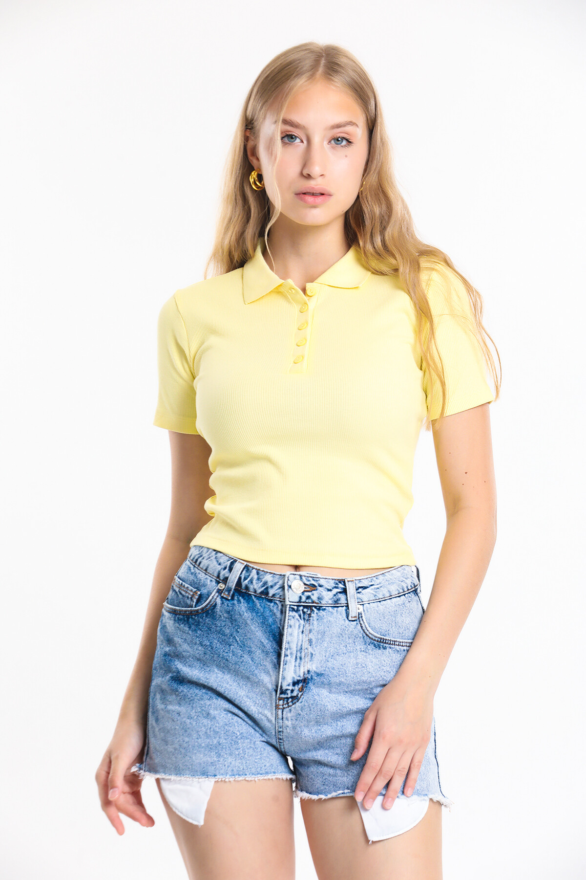 Polo Yaka Düğmeli Ribanalı Tişört