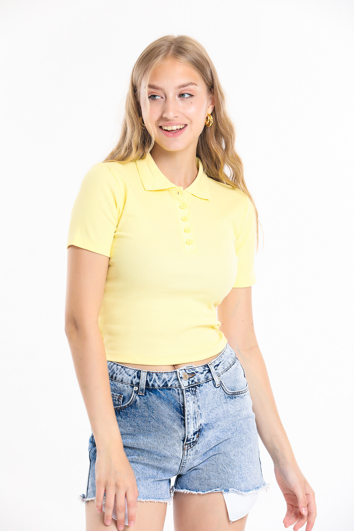 Polo Yaka Düğmeli Ribanalı Tişört