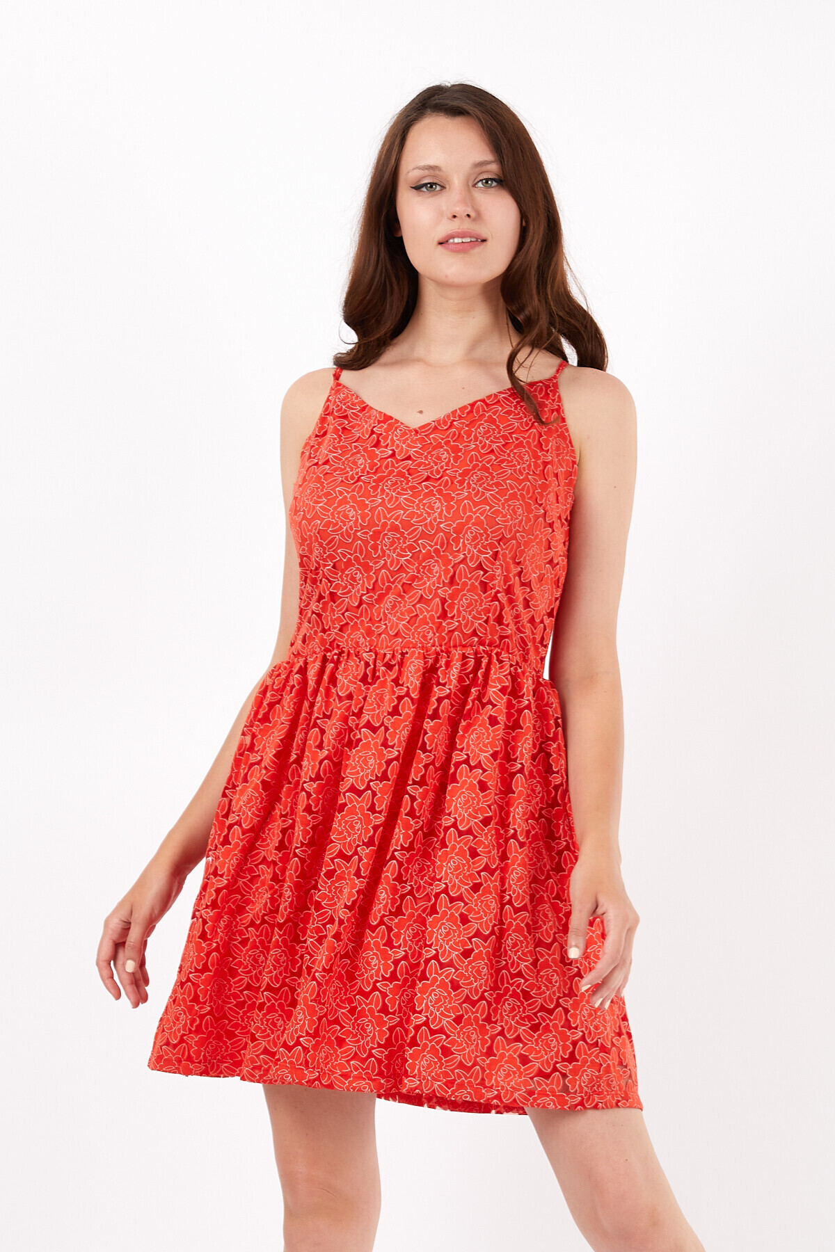 Sırtı Çapraz Bağcıklı Papatya Desenli Askılı Kısa Elbise