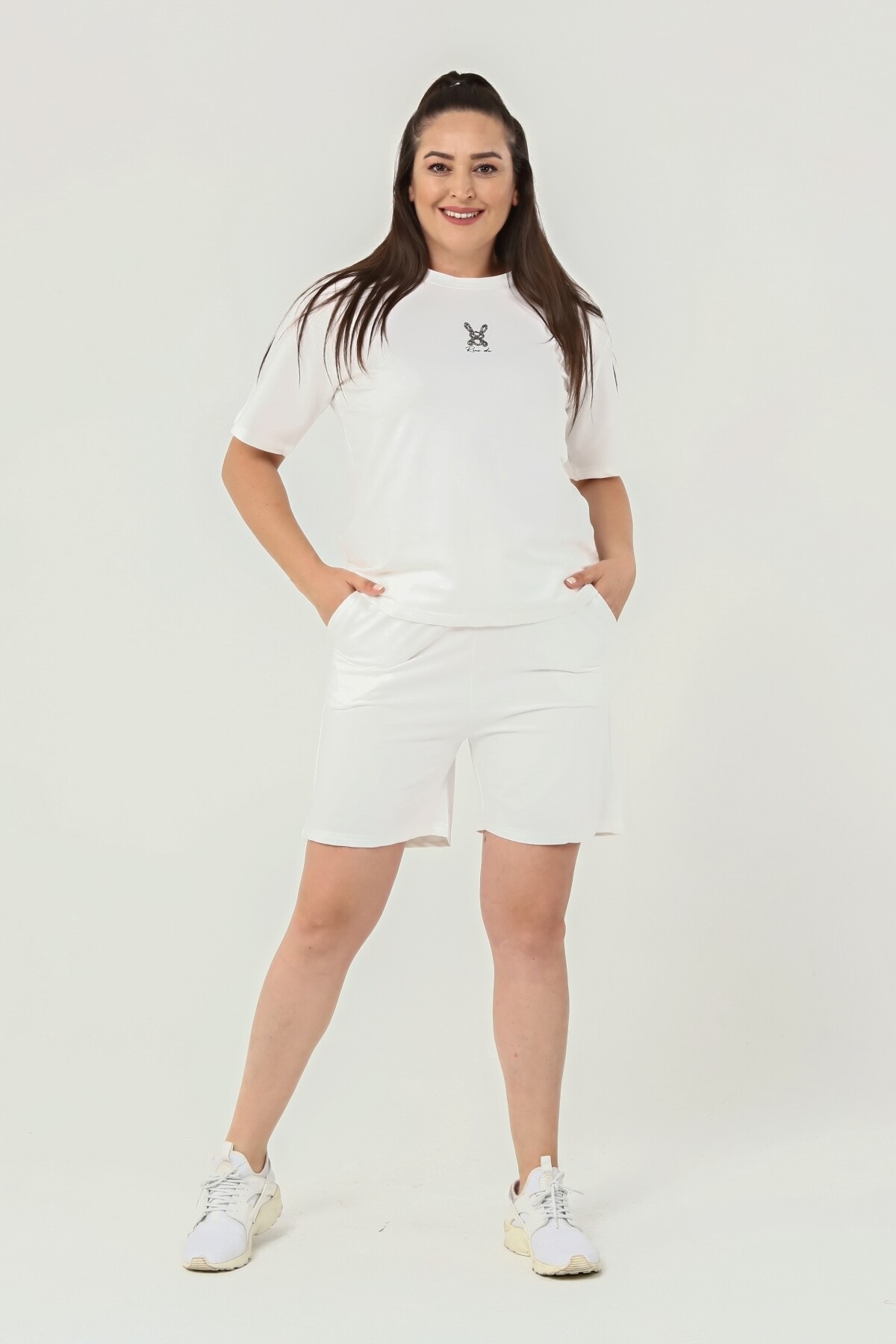 Taş İşlemeli Bisiklet Yaka Büyük Beden Şort Takım