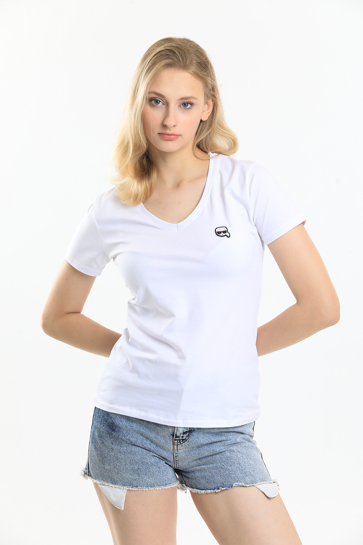 V Yaka Armalı Tişört