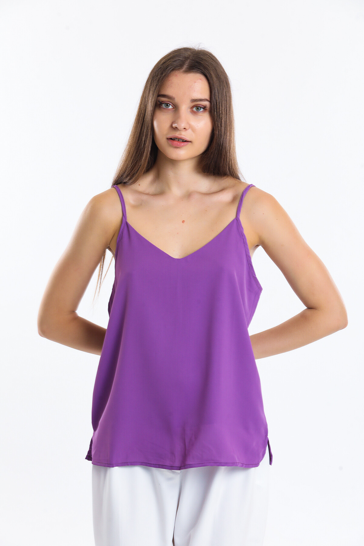 V Yaka Askılı Yırtmaçlı Şifon Bluz