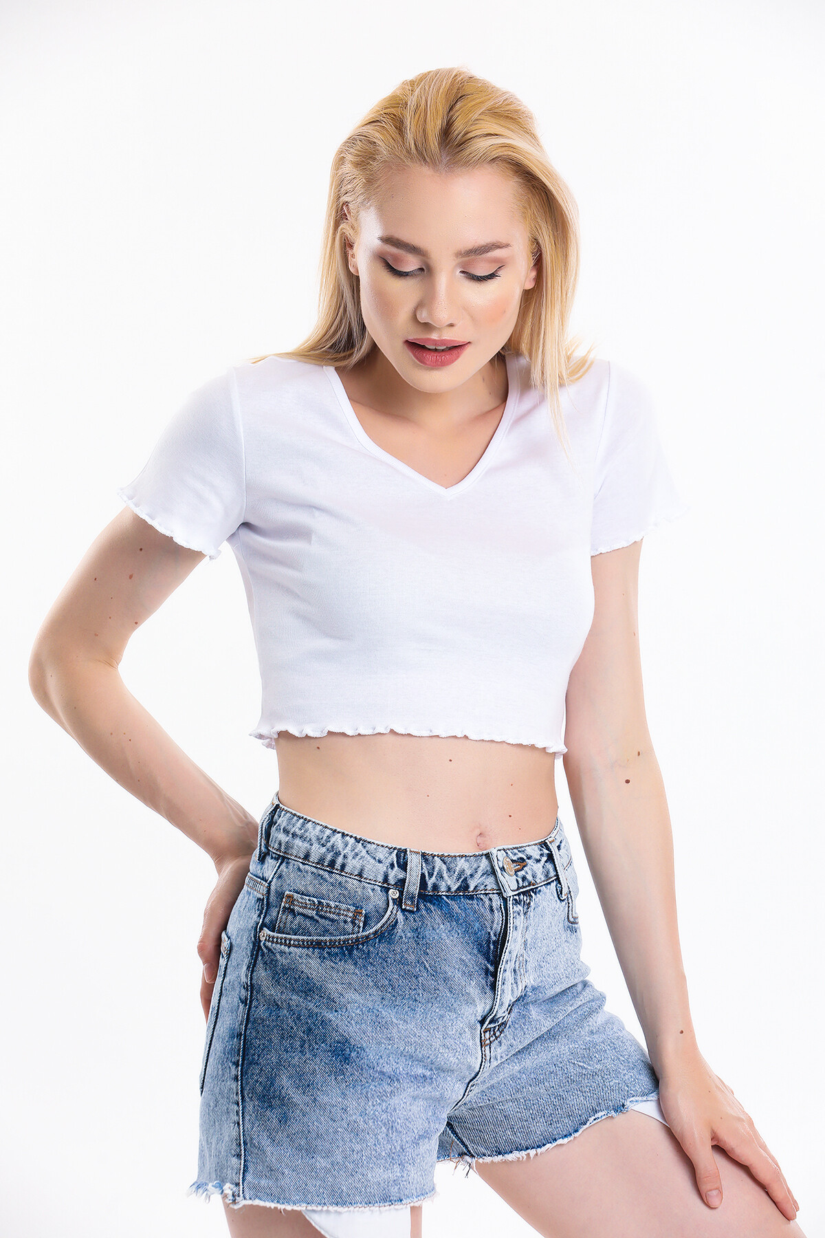 V Yaka Kolları ve Eteği Büzgülü Crop Bluz