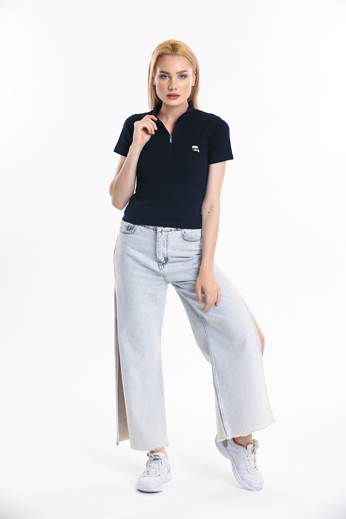 Yakası Fermuarlı Armalı Bluz