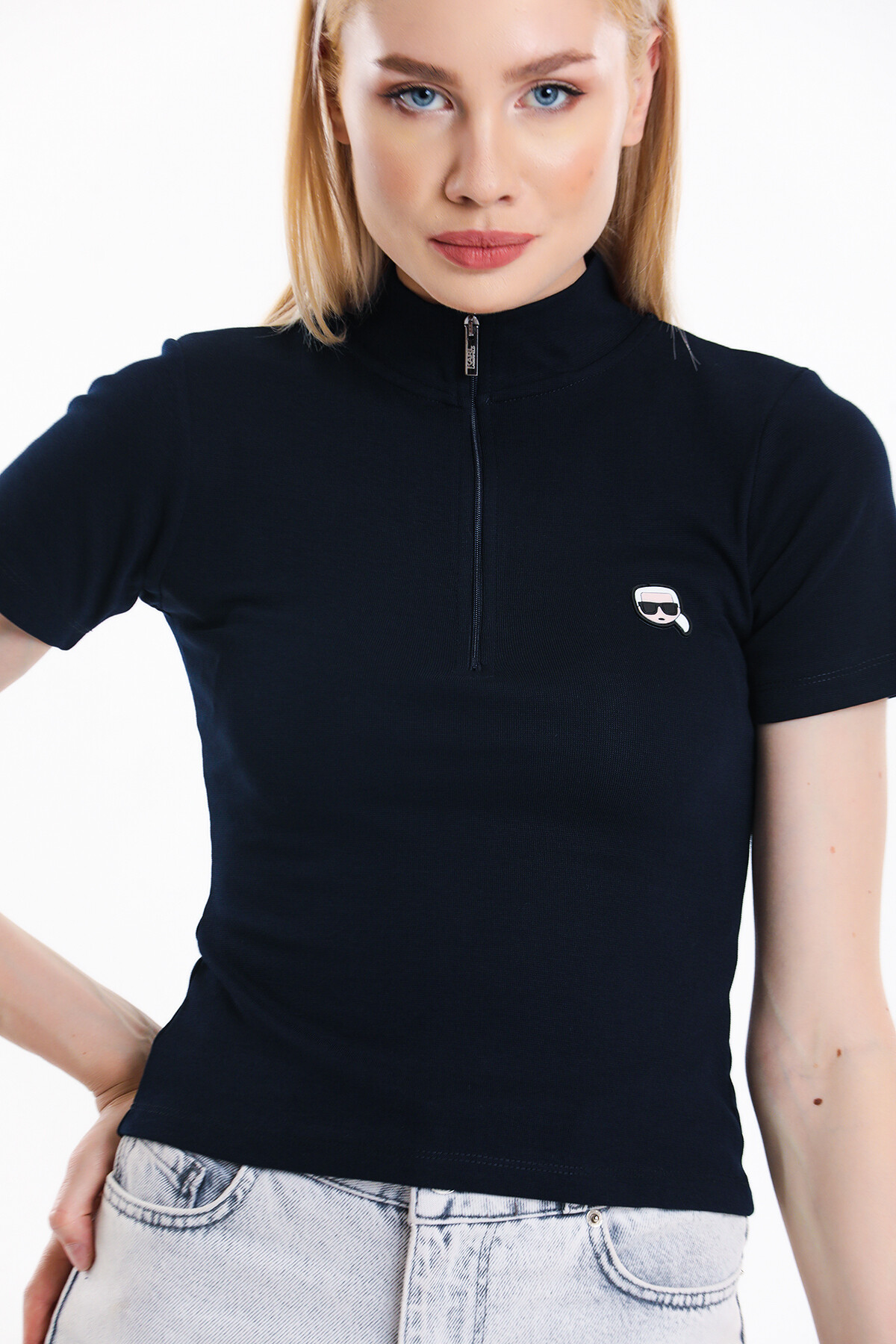 Yakası Fermuarlı Armalı Bluz