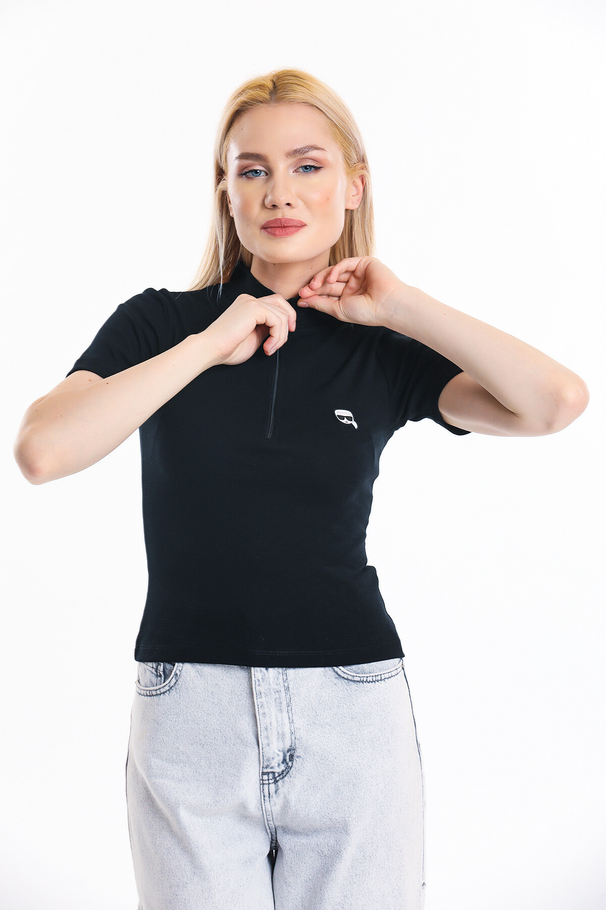 Yakası Fermuarlı Armalı Bluz