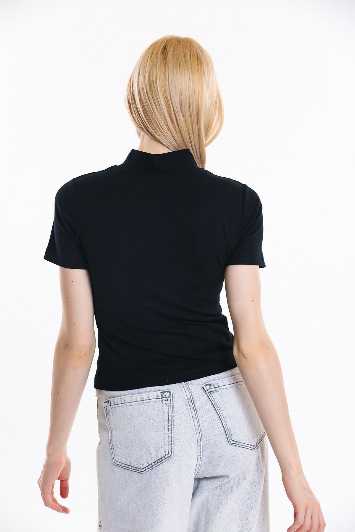 Yakası Fermuarlı Armalı Bluz