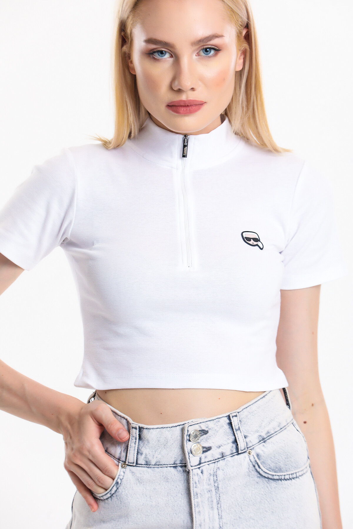 Yakası Fermuarlı Armalı Crop Bluz