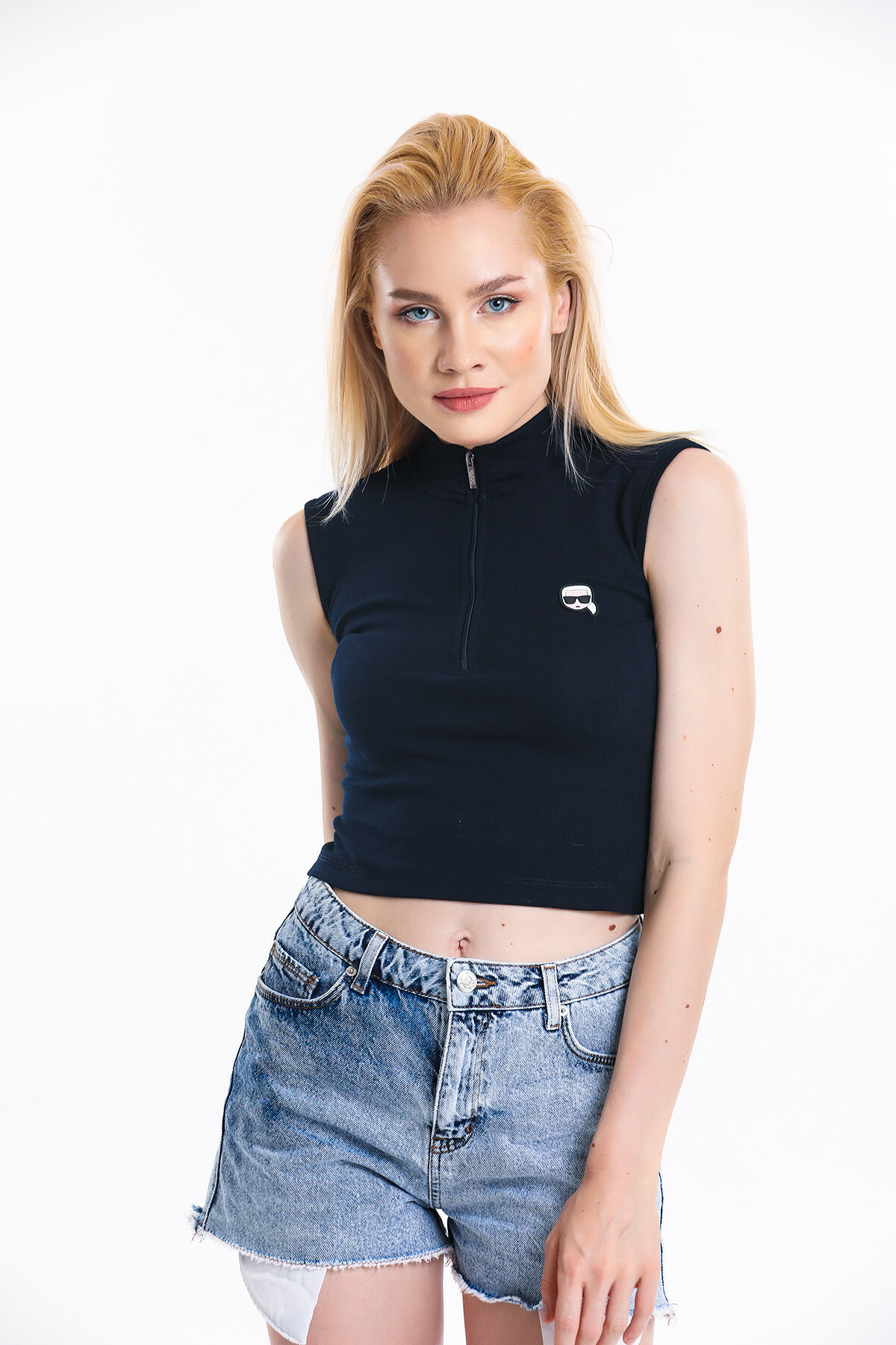 Yakası Fermuarlı Armalı Kolsuz Bluz