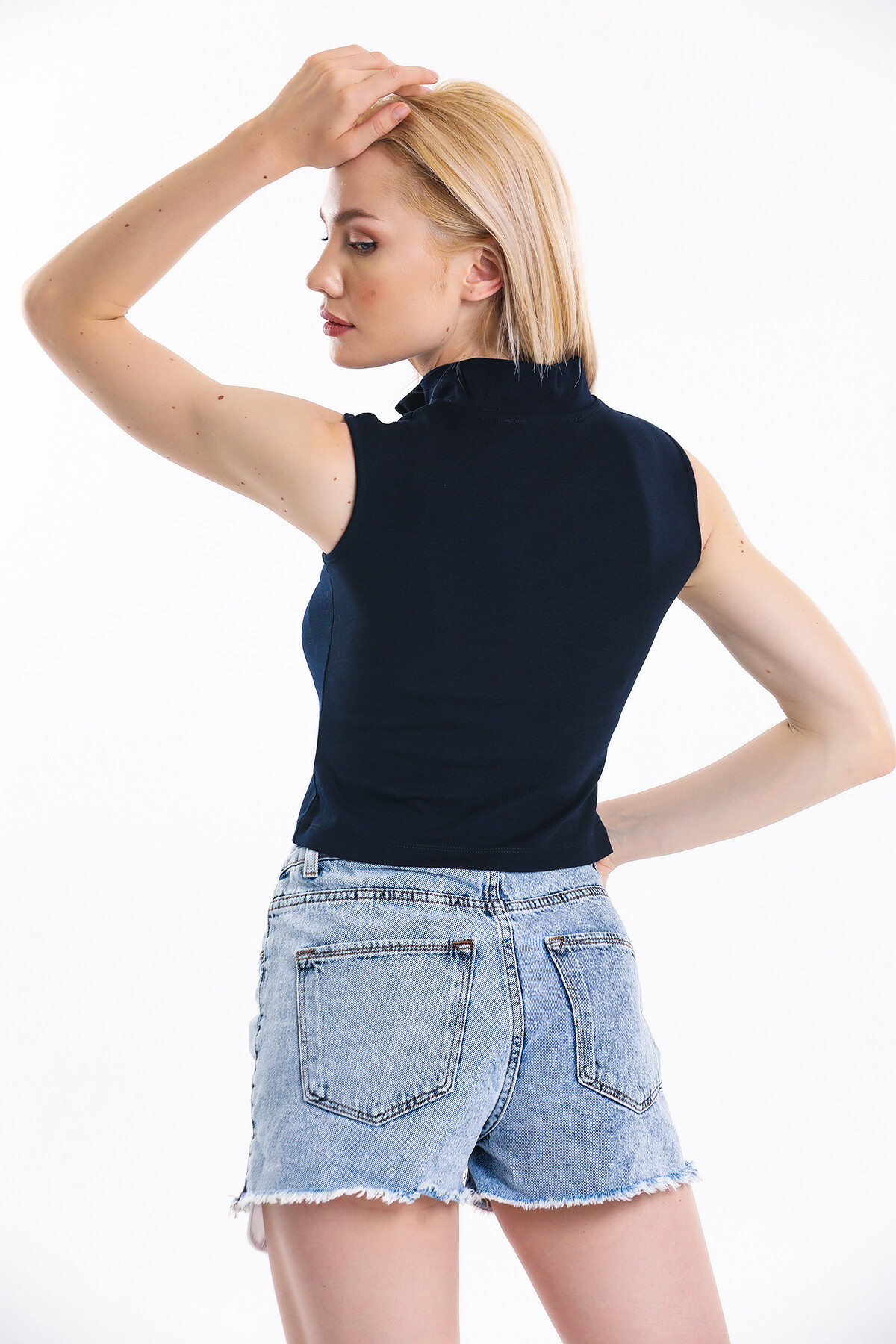 Yakası Fermuarlı Armalı Kolsuz Bluz