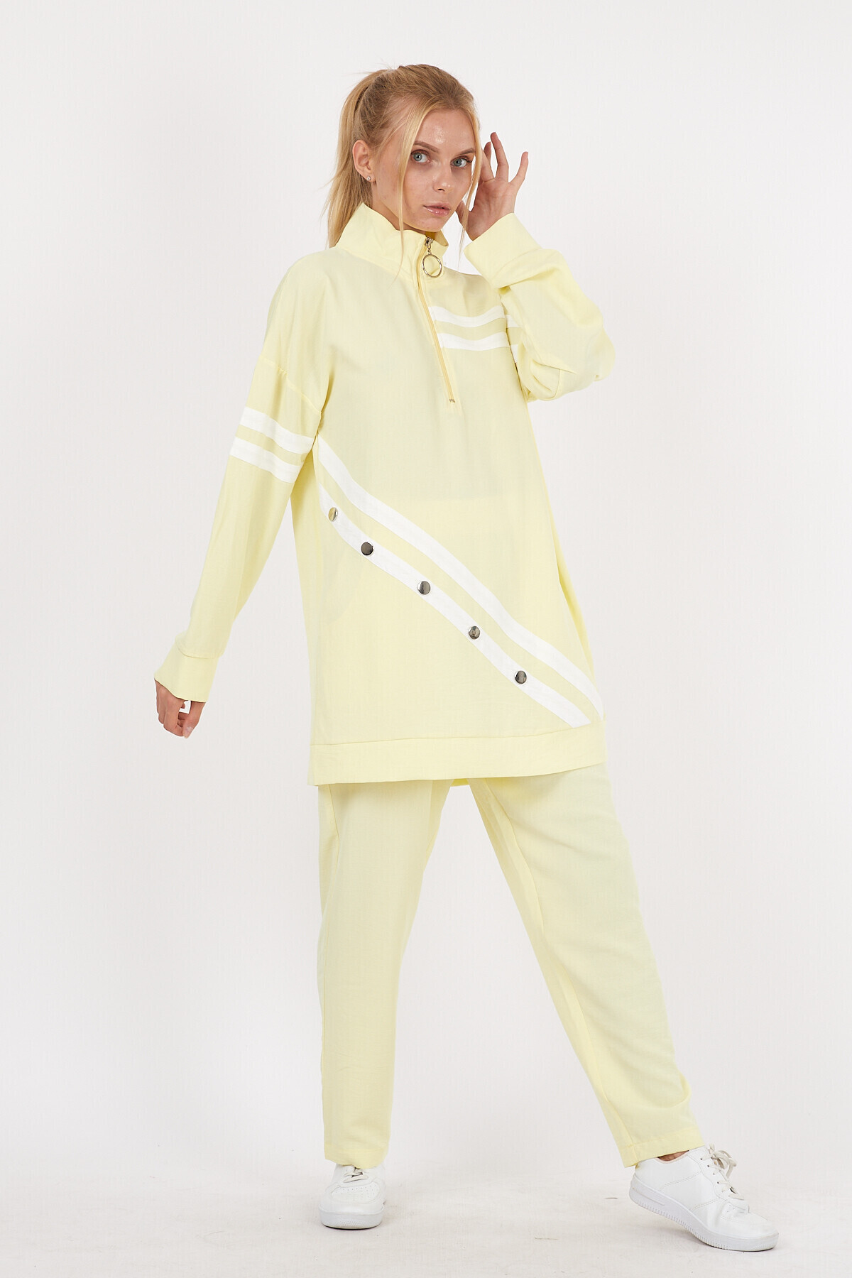 Yakası Fermuarlı Önü ve Kolları Şeritli Drop Detaylı Eşofman Takım