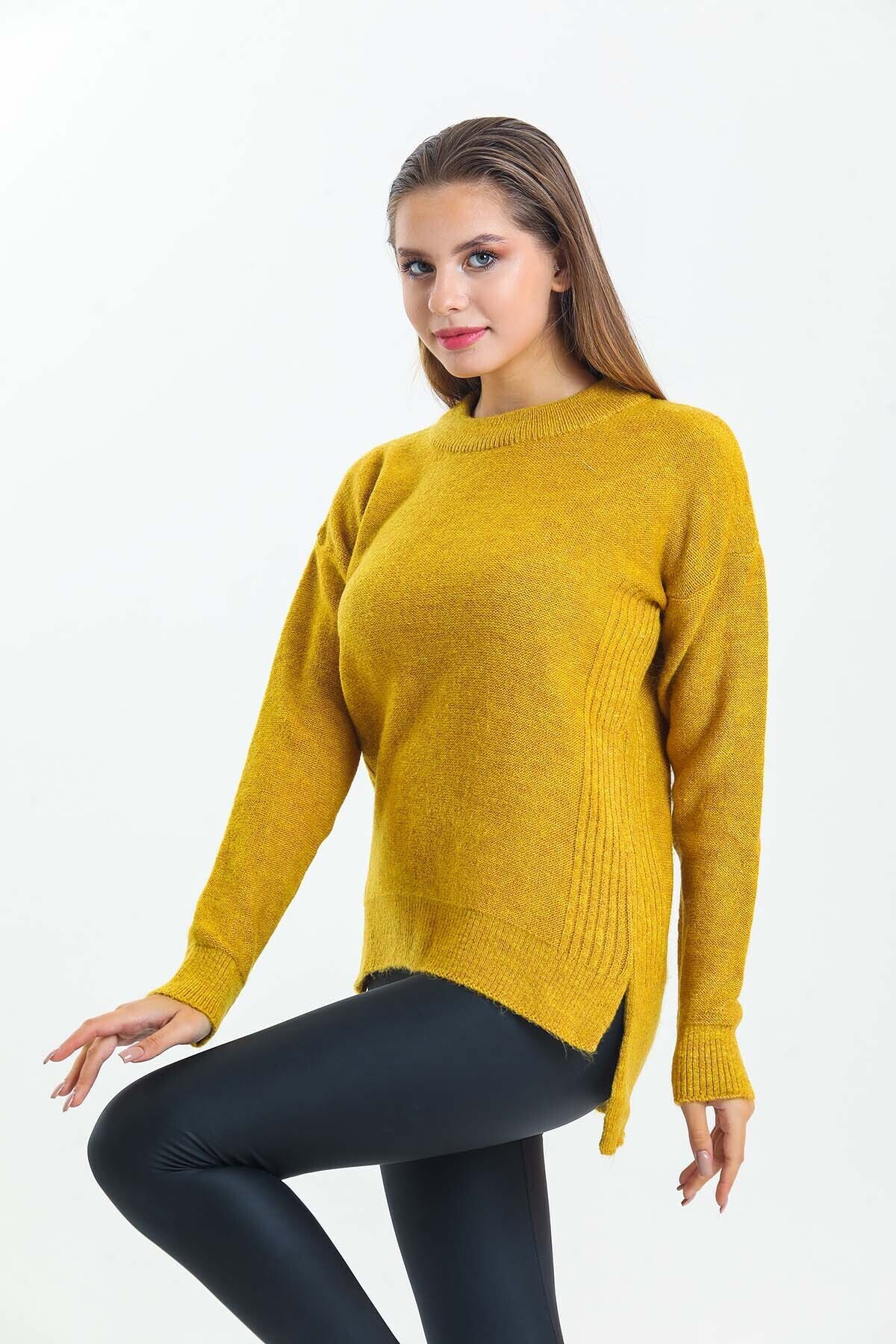 Arkası Düğme Detaylı Önü Kısa Yarasa Kol Triko Kazak