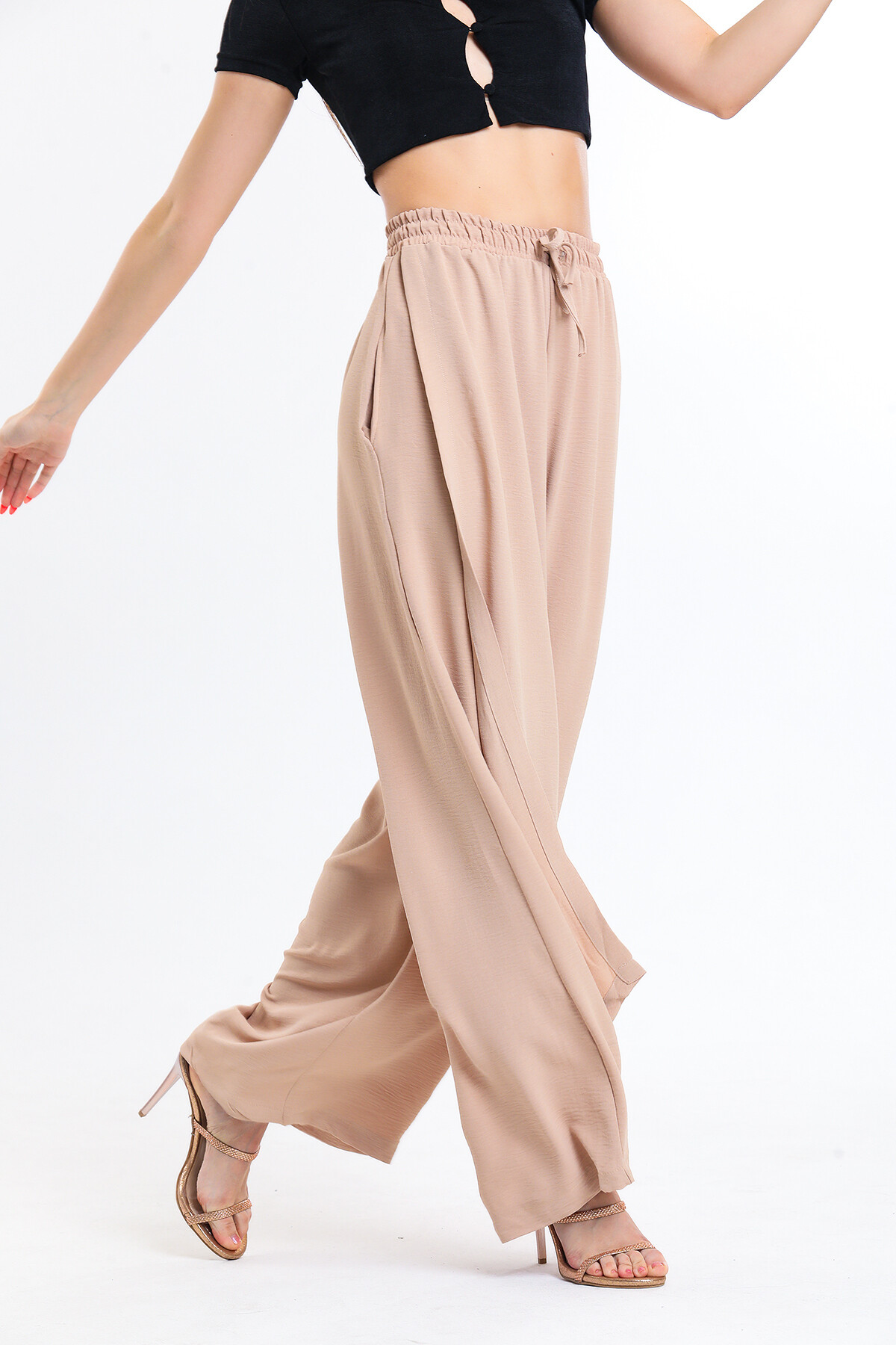 Beli Lastikli Bağcıklı Cepli Yüksek Bel Bol Paça Pantolon