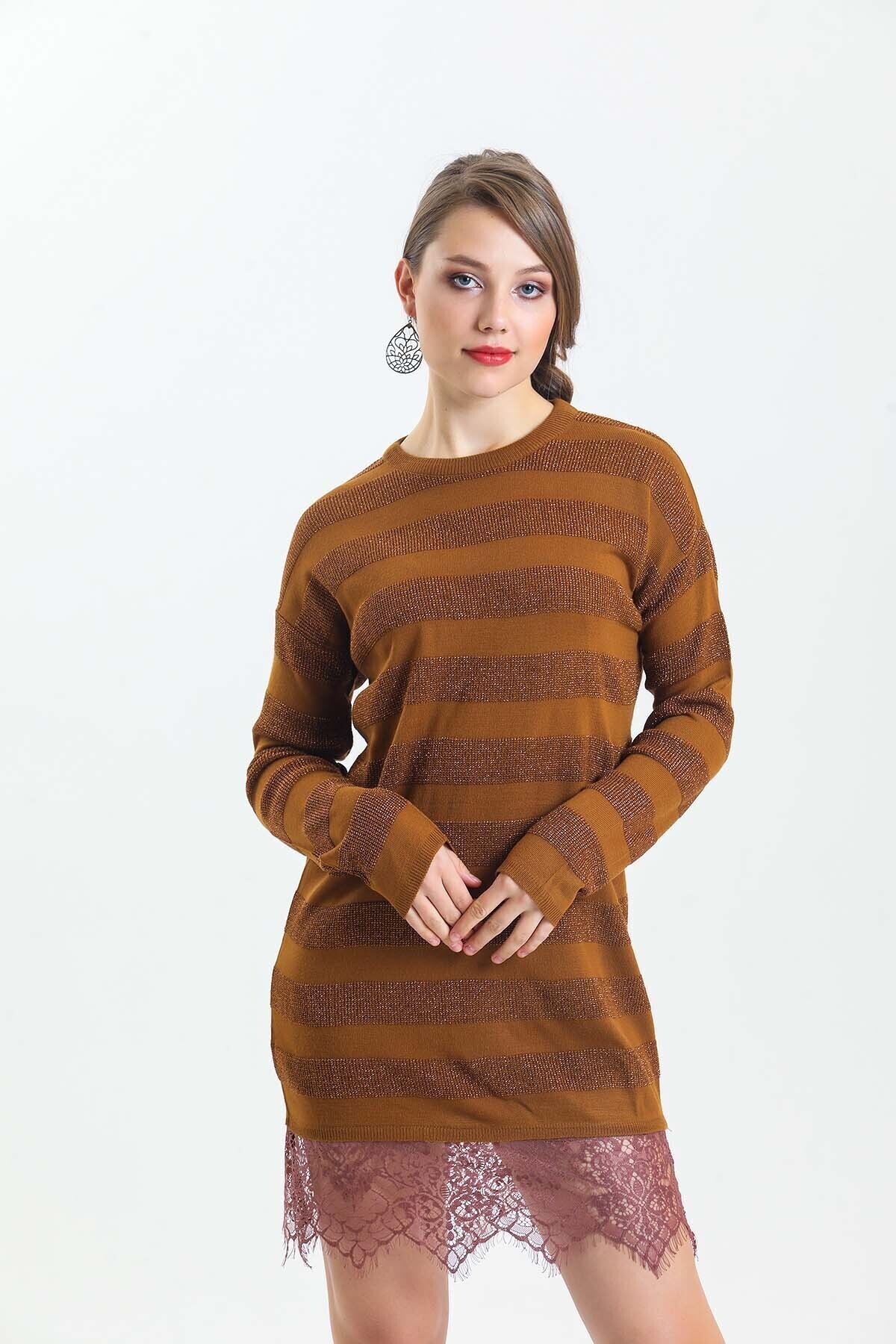 Bisiklet Yaka Eteği Dantelli Çizgili Simli Triko Elbise