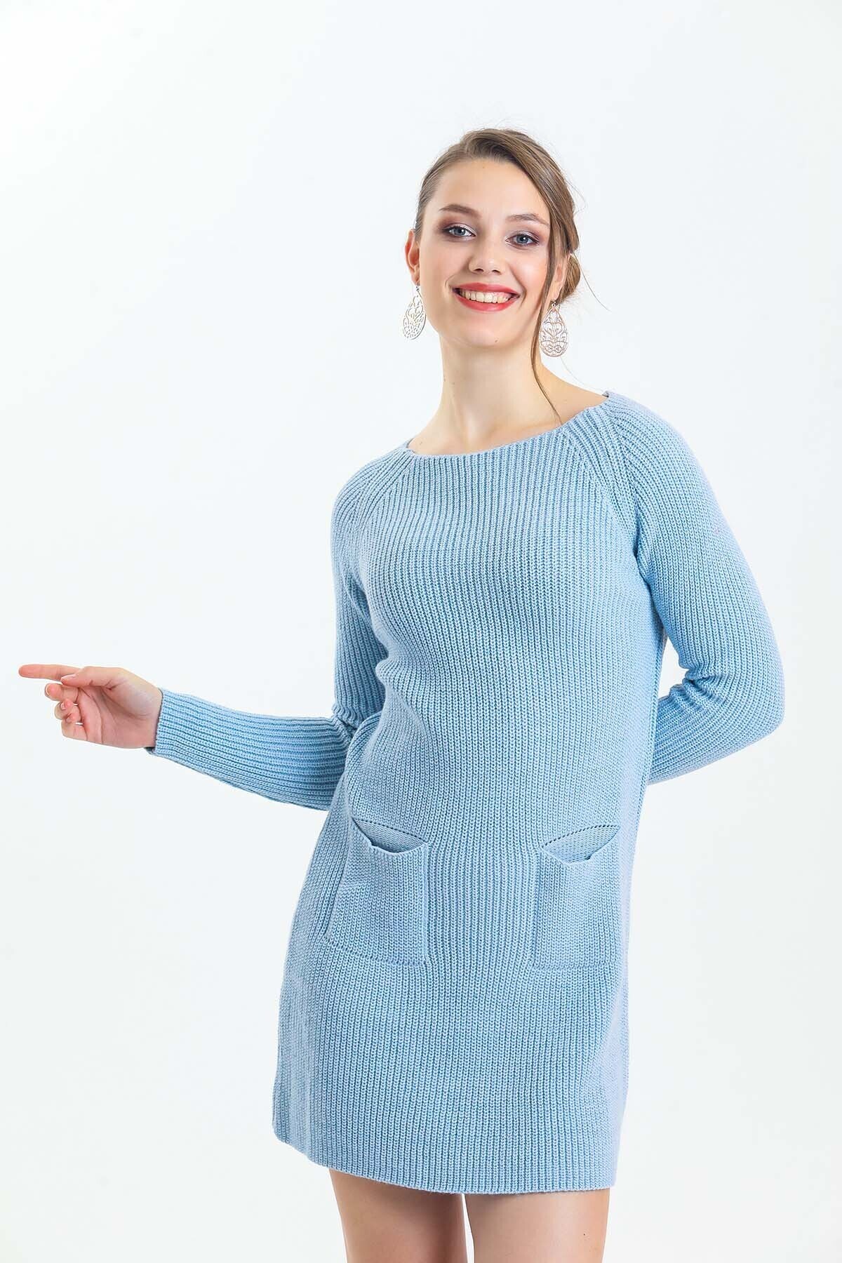 Geniş Yaka Önü Cepli Simli Uzun Kol Triko Elbise