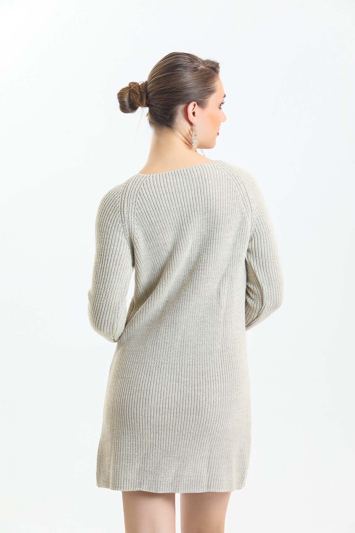 Geniş Yaka Önü Cepli Simli Uzun Kol Triko Elbise