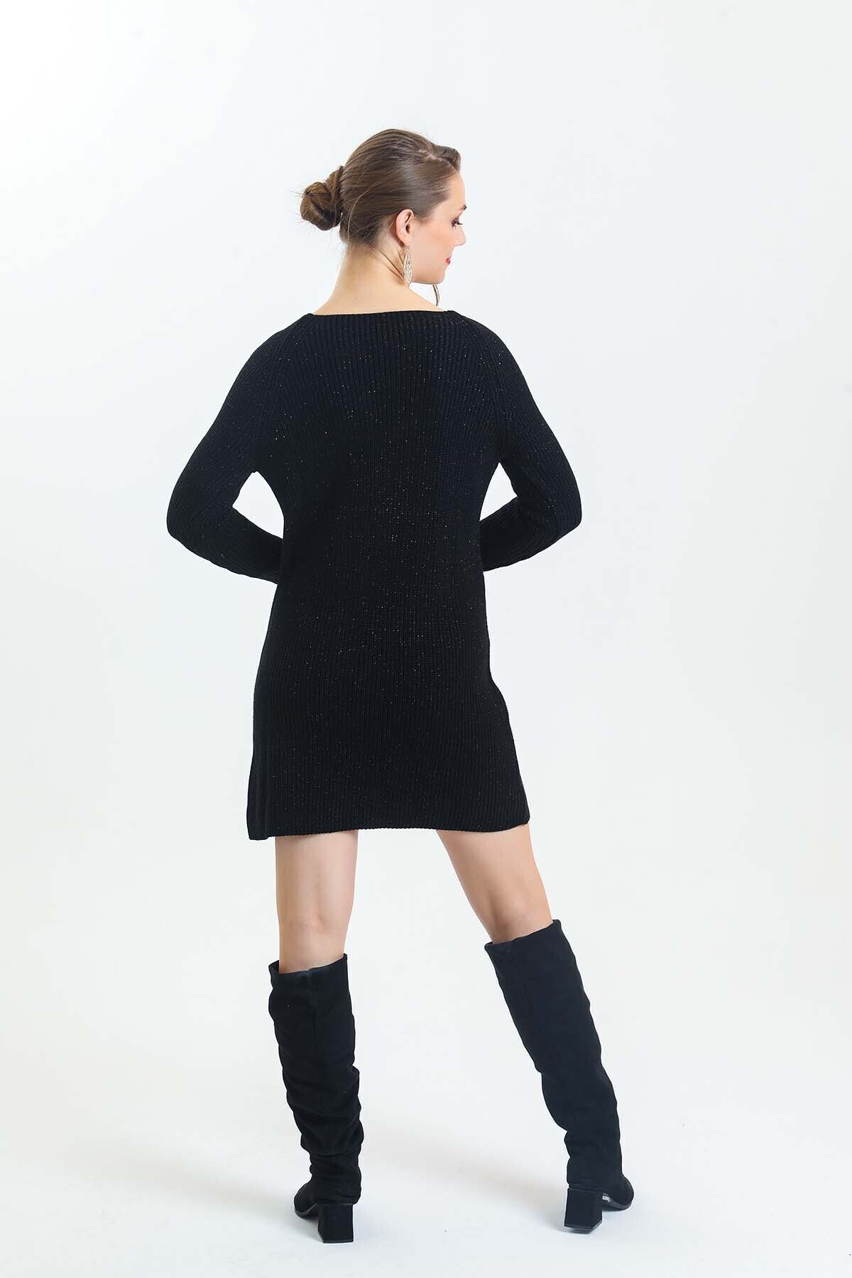 Geniş Yaka Önü Cepli Simli Uzun Kol Triko Elbise