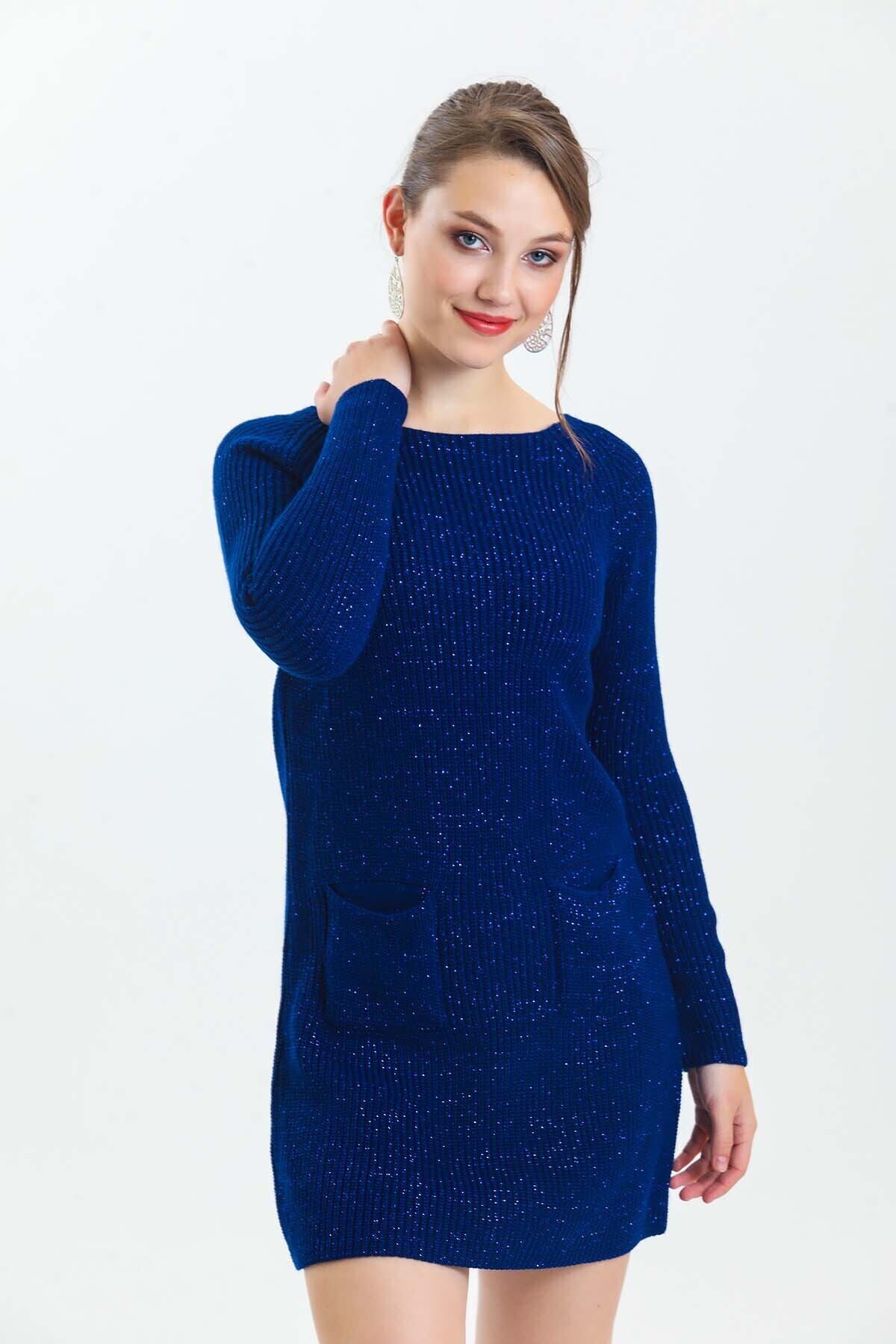 Geniş Yaka Önü Cepli Simli Uzun Kol Triko Elbise