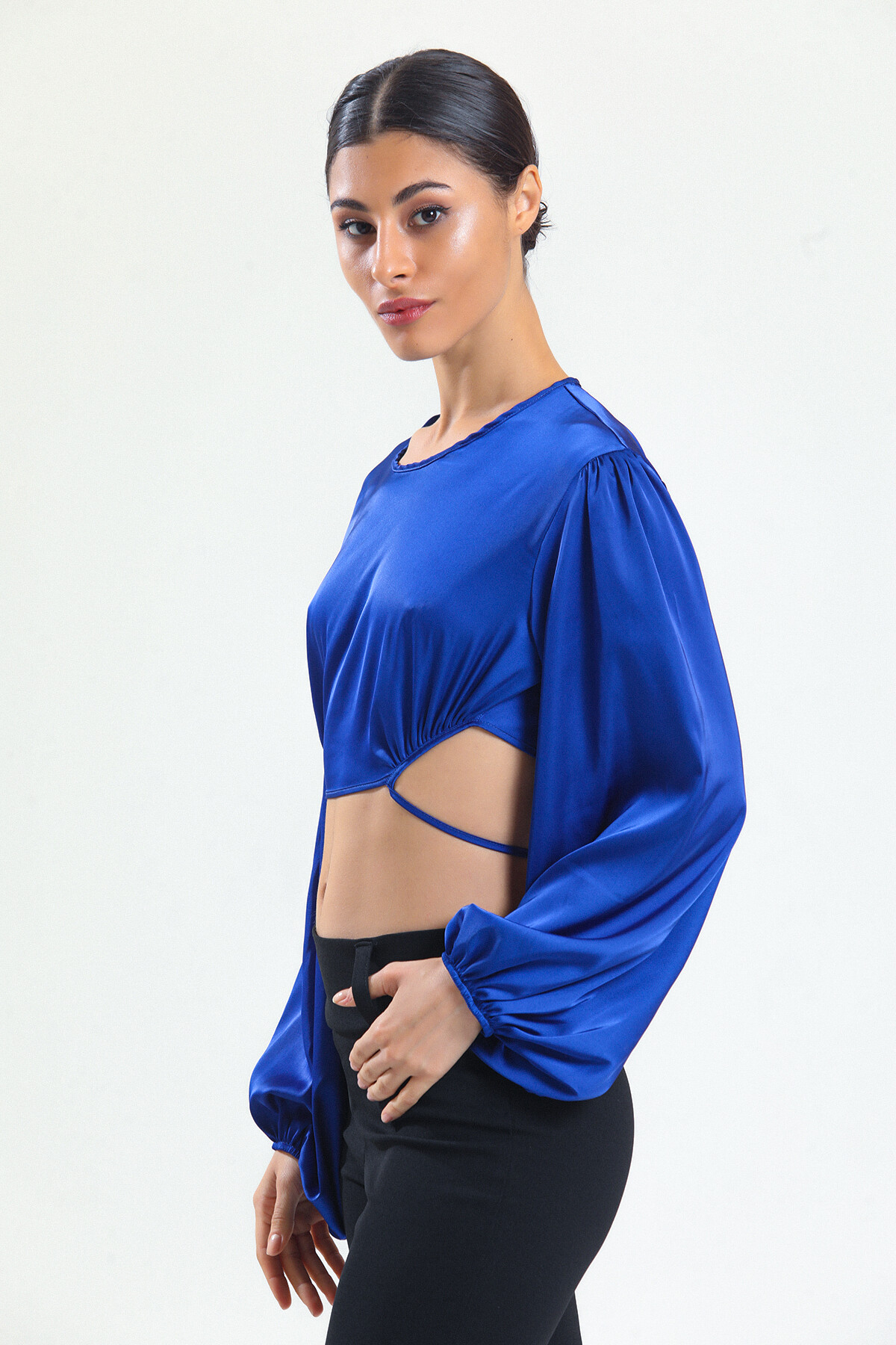 KADIN Balon Kol Eteği Bağcıklı Saten Crop Bluz