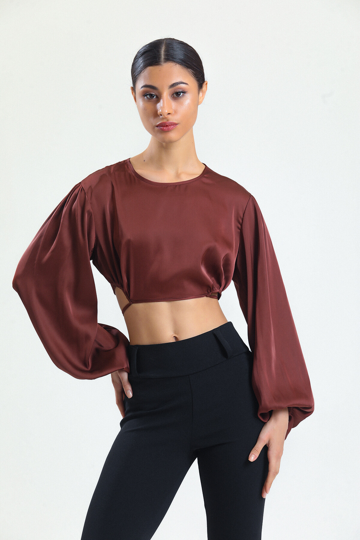 KADIN Balon Kol Eteği Bağcıklı Saten Crop Bluz