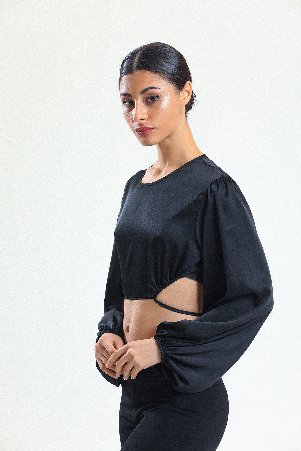 KADIN Balon Kol Eteği Bağcıklı Saten Crop Bluz