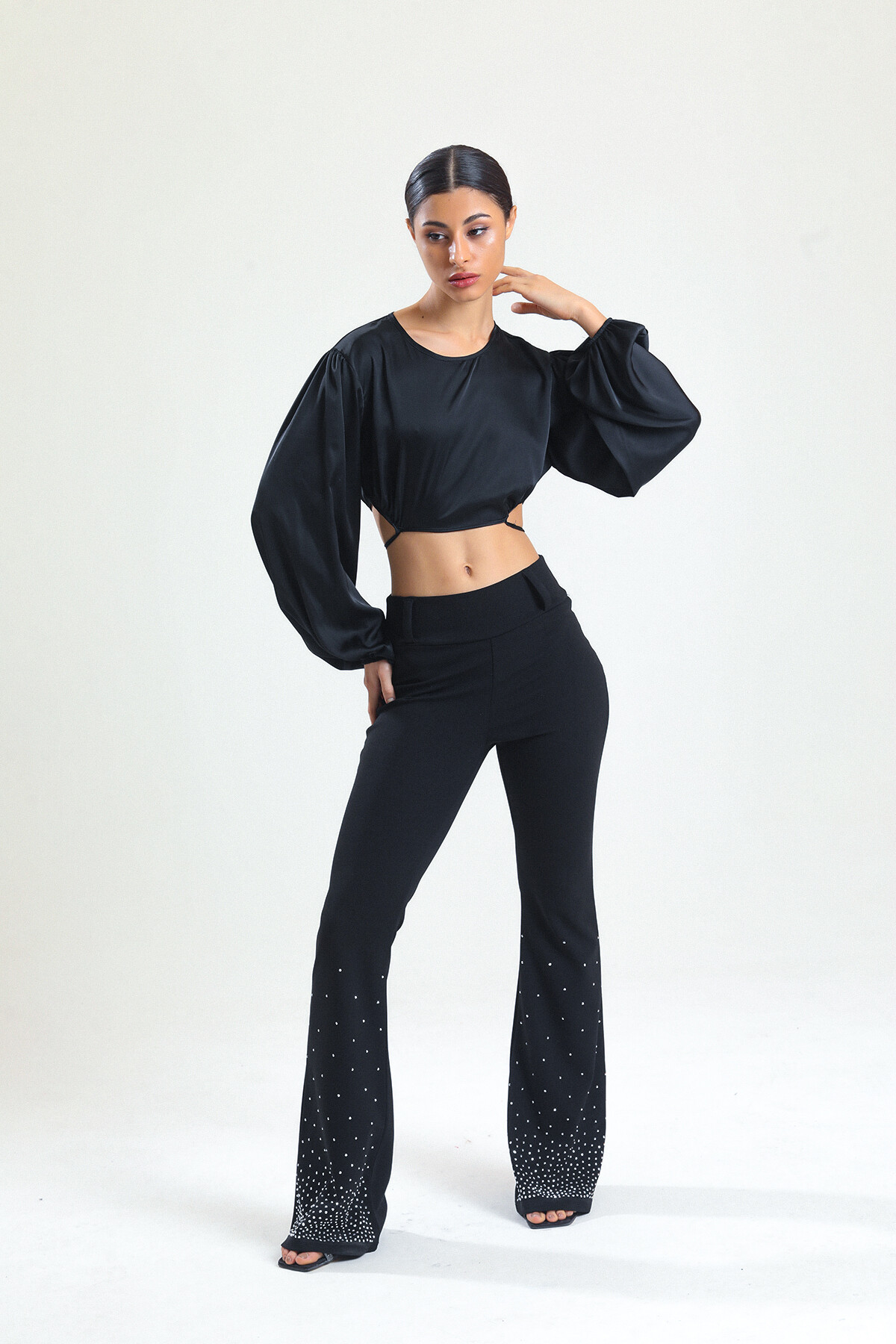 KADIN Balon Kol Eteği Bağcıklı Saten Crop Bluz