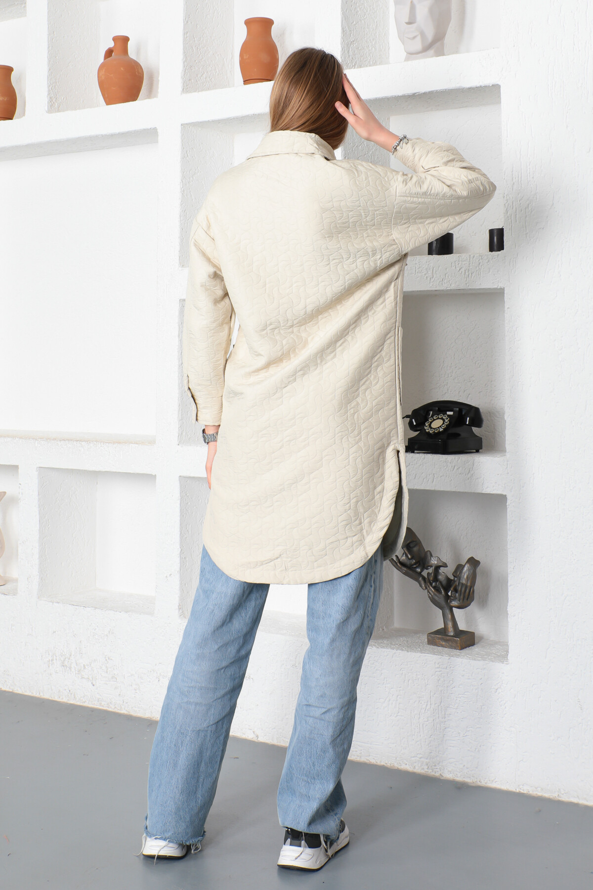 KADIN Geometrik Desenli Çıtçıtlı Gömlek Yaka Cepli Trençkot