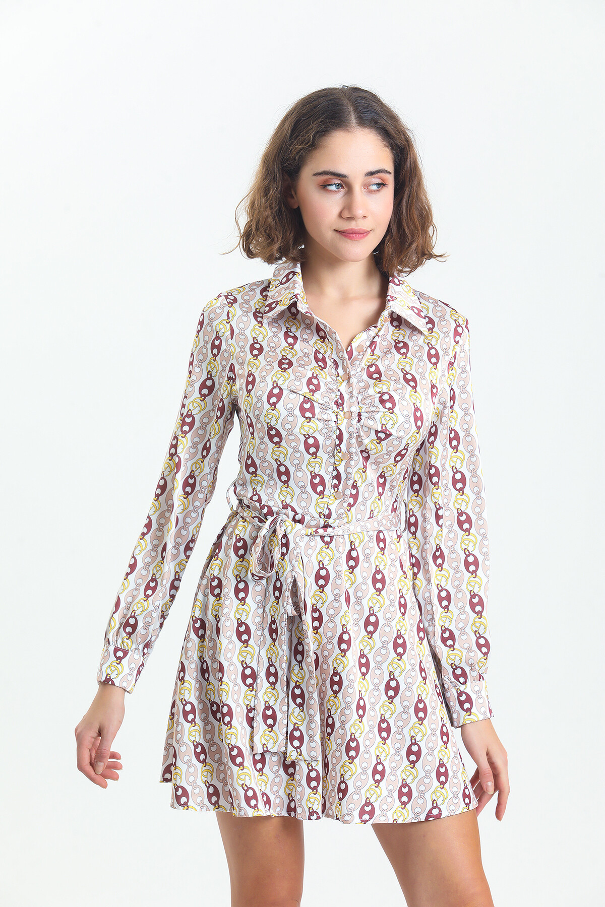 Kadın Gömlek Yaka Robası Büzgülü Düğmeli Kuşaklı Desenli Saten Kısa Elbise