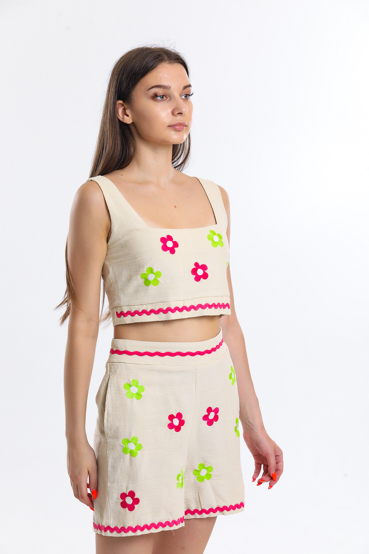 Nakışlı Yandan Fermuarlı Şerit Detaylı Cepli Şort Takım