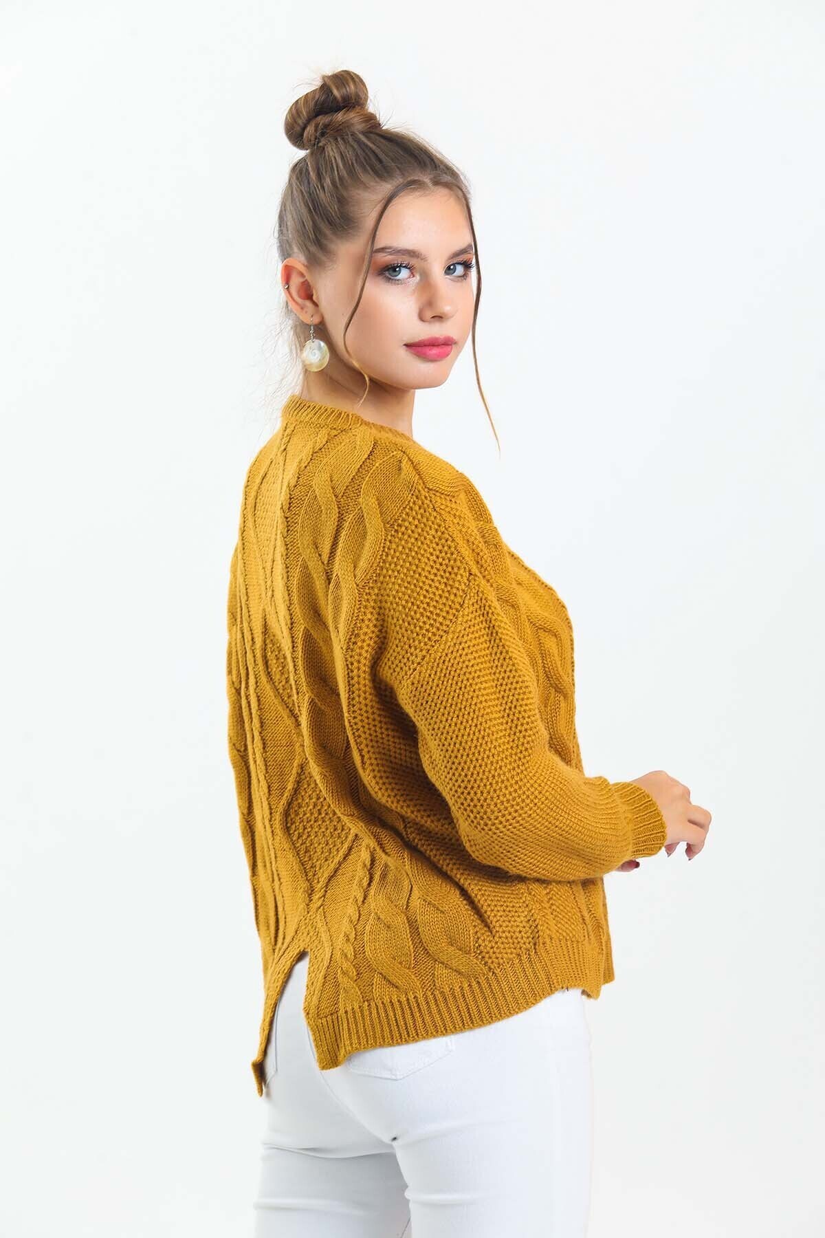 Önü Saç Örgülü Arkası Yırtmaçlı Bisiklet Yaka Örgülü Salaş Kazak