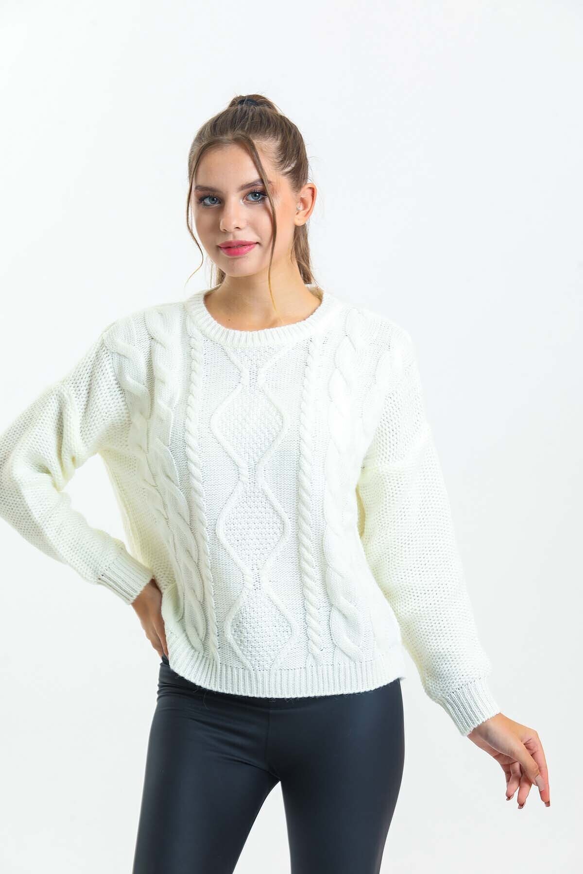 Önü Saç Örgülü Arkası Yırtmaçlı Bisiklet Yaka Örgülü Salaş Kazak