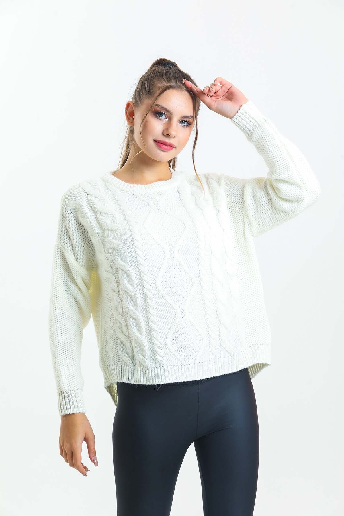 Önü Saç Örgülü Arkası Yırtmaçlı Bisiklet Yaka Örgülü Salaş Kazak