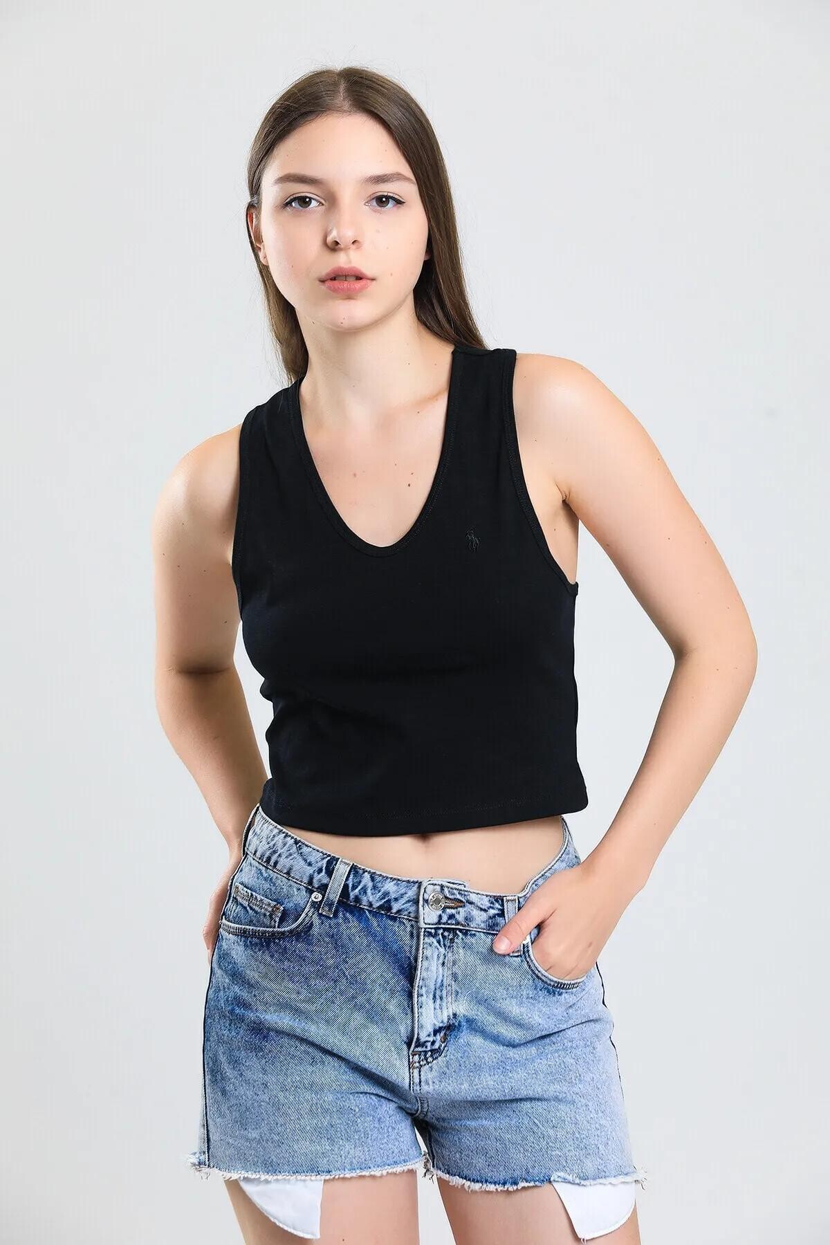 U Yaka Nakış Detaylı Atlet