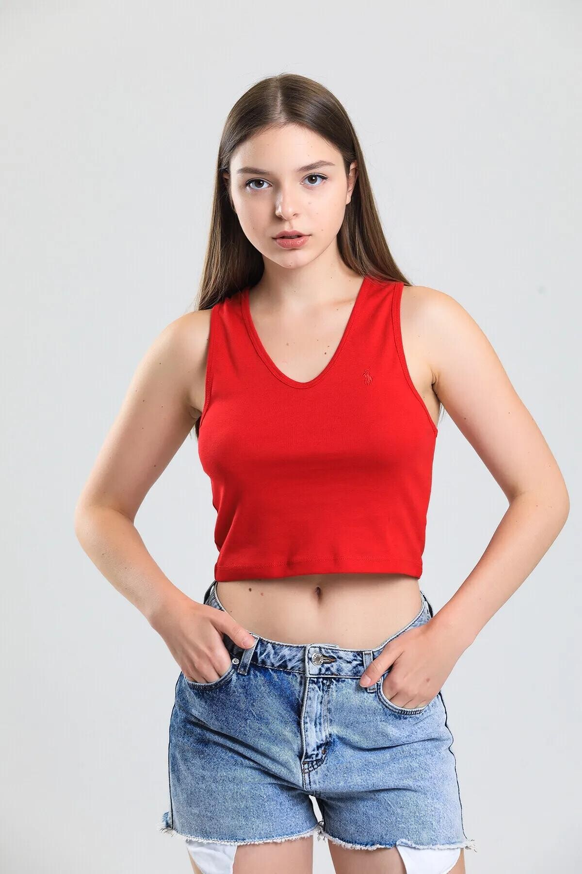 U Yaka Nakış Detaylı Atlet