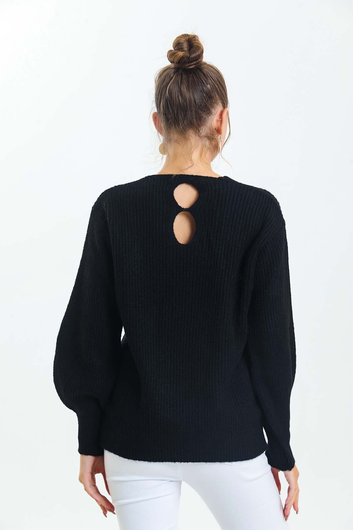 V Yaka Arkası Delikli Balon Kol Triko Kazak